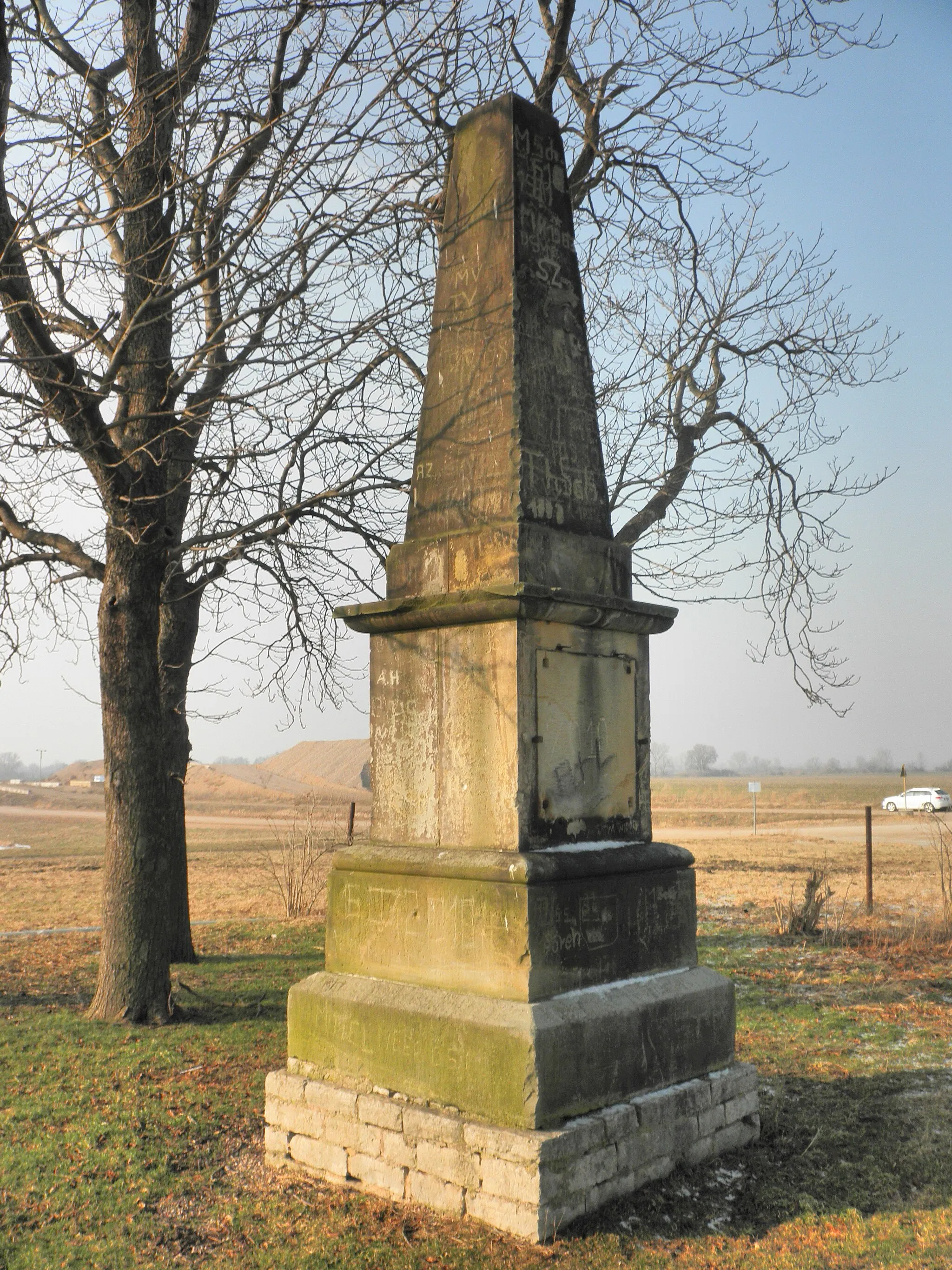 Photo showing: Historic Court Place (Obelisk) near Mittelhausen in Thuringia