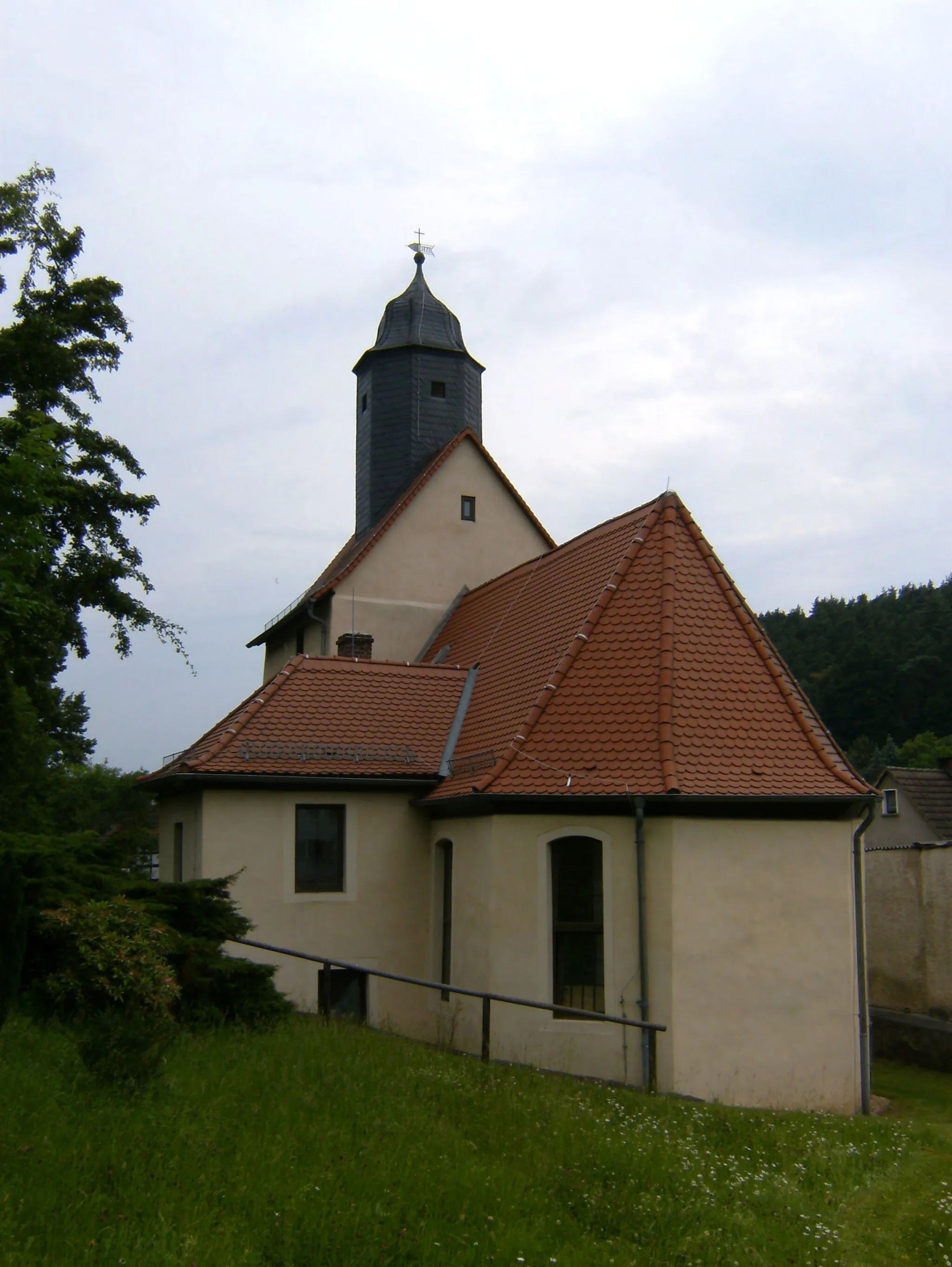 Photo showing: Ancient Hartmannsdorf village church.