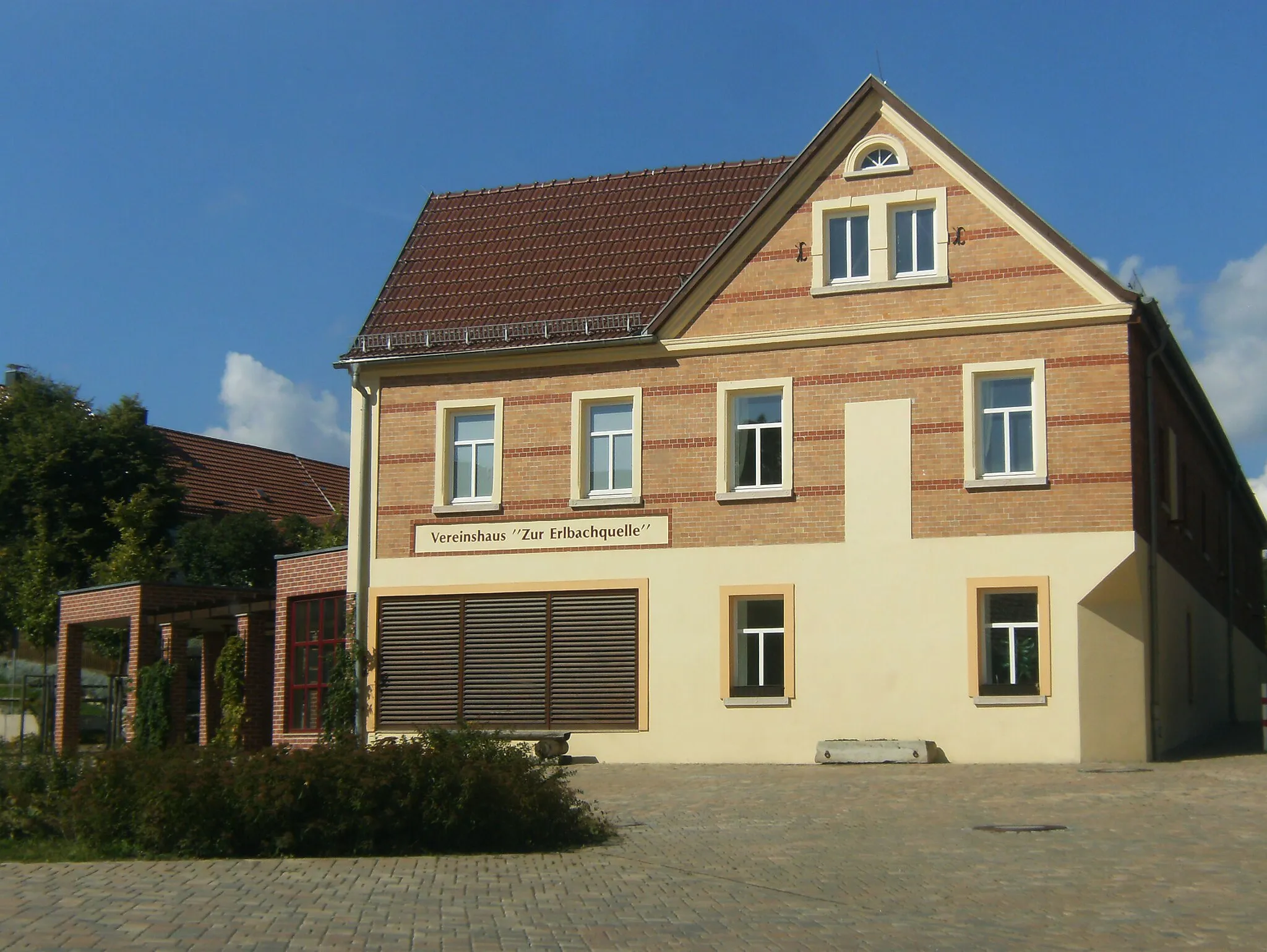 Photo showing: Community centre in Oberndorf (a district of Kraftsdorf in Landkreis Greiz (Thuringia)).