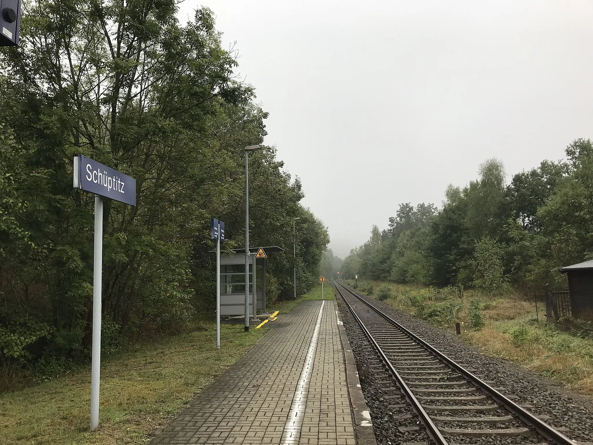 Photo showing: Haltepunkt Schüptitz (2018)