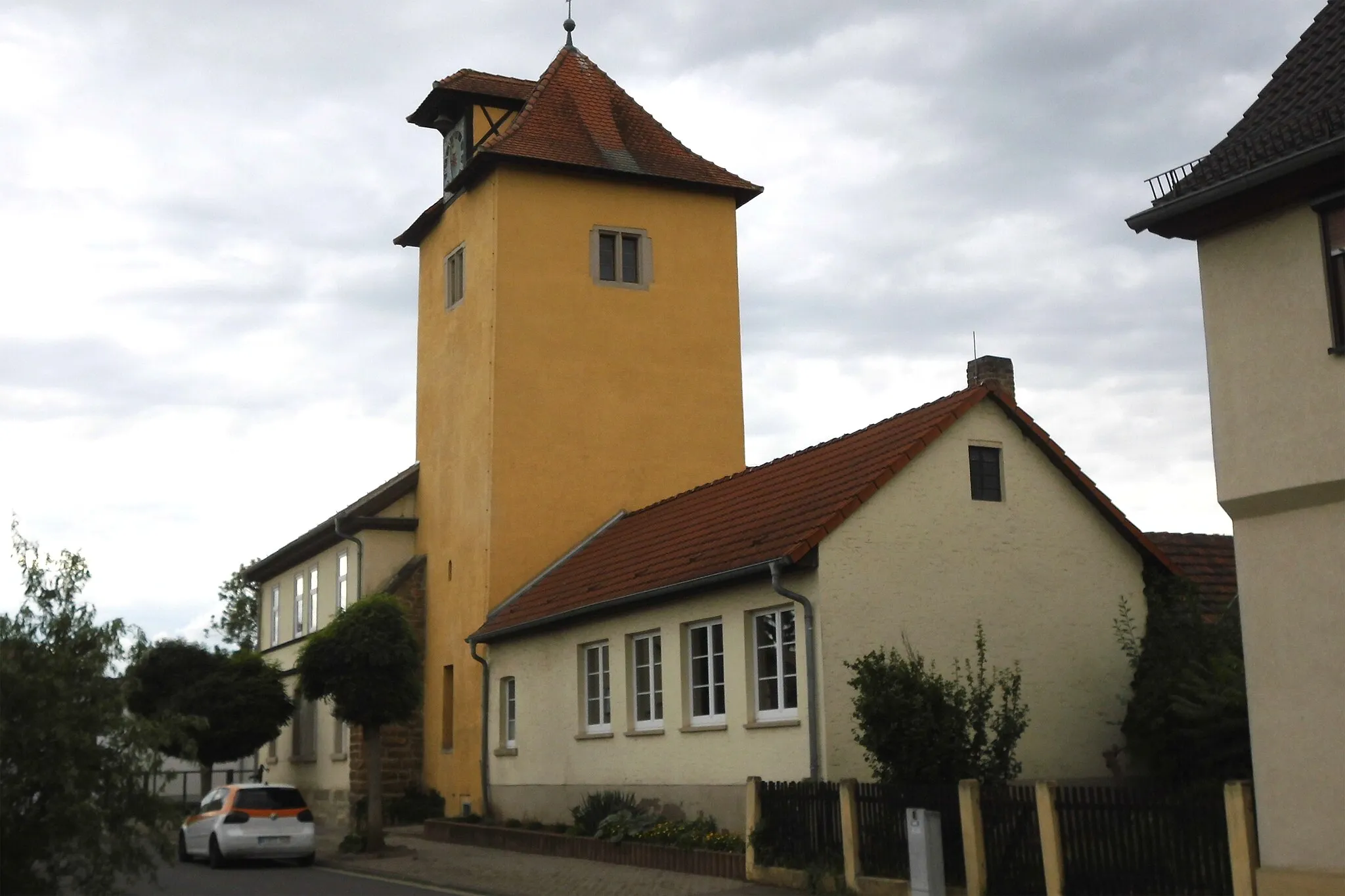 Photo showing: romanischer Turm der ehemaligen St.-Marien-Kirche in Apfelstädt