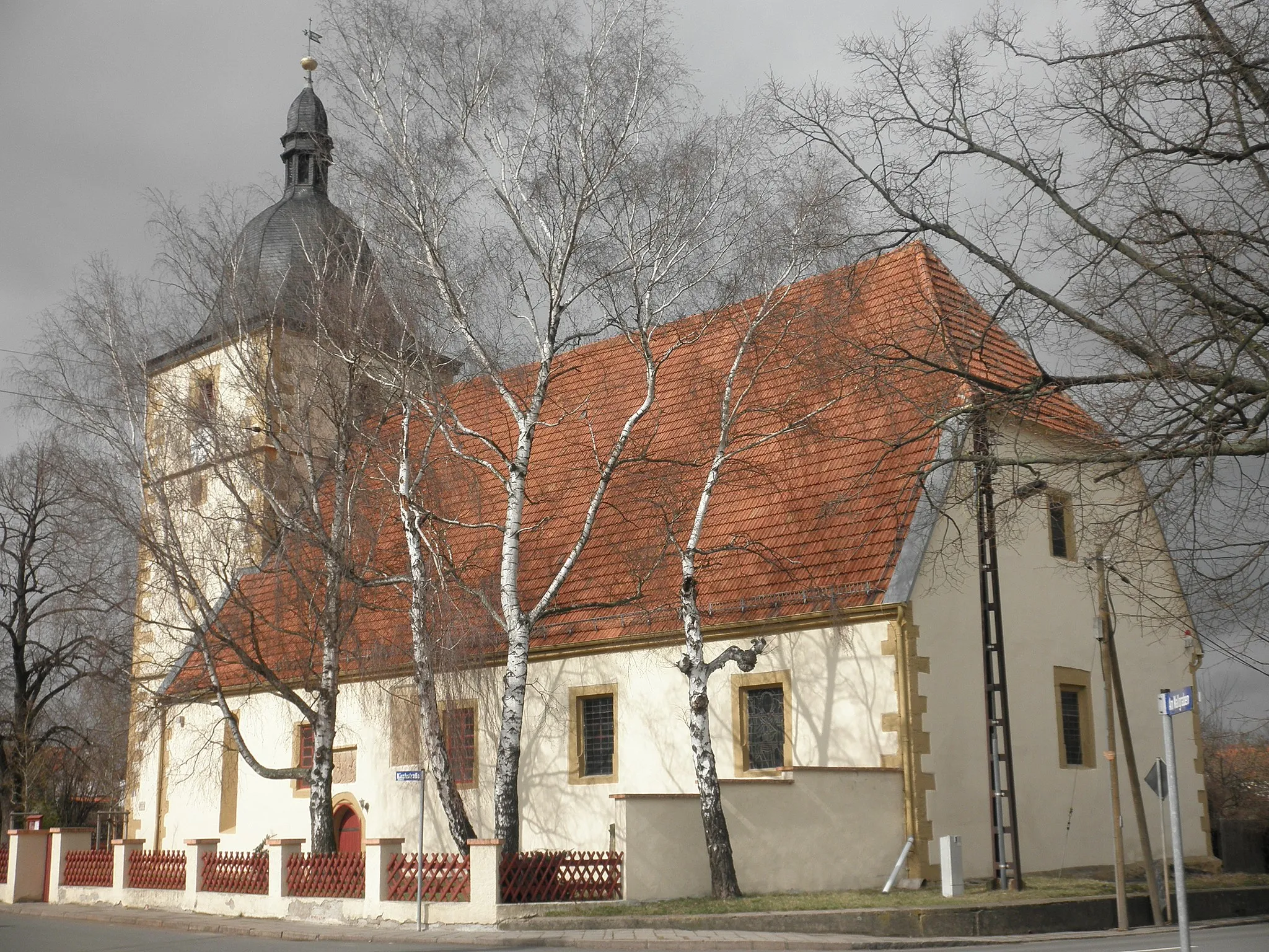 Photo showing: Kirche Döllstedt (von Osten)