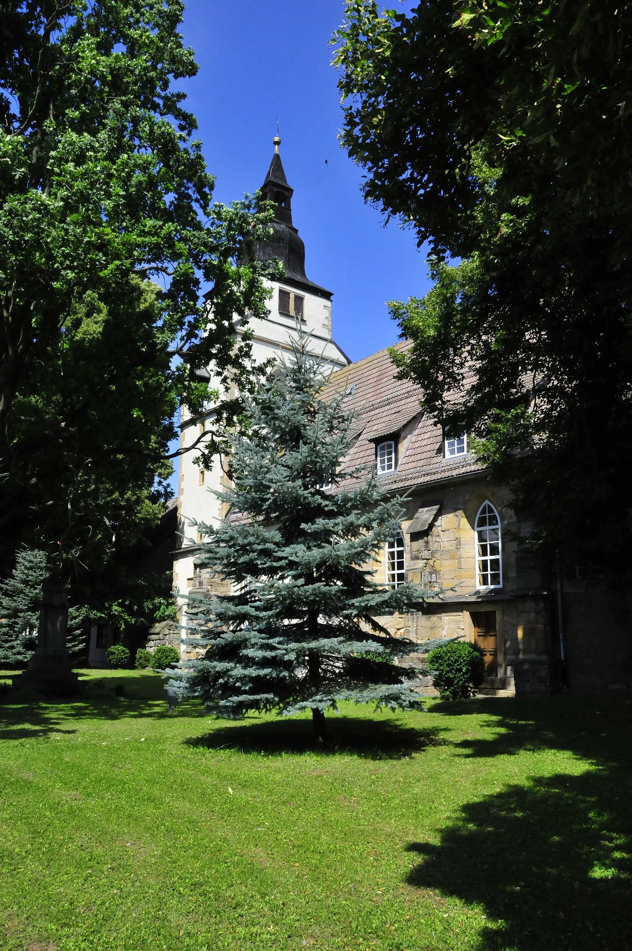 Photo showing: Bufleben, church