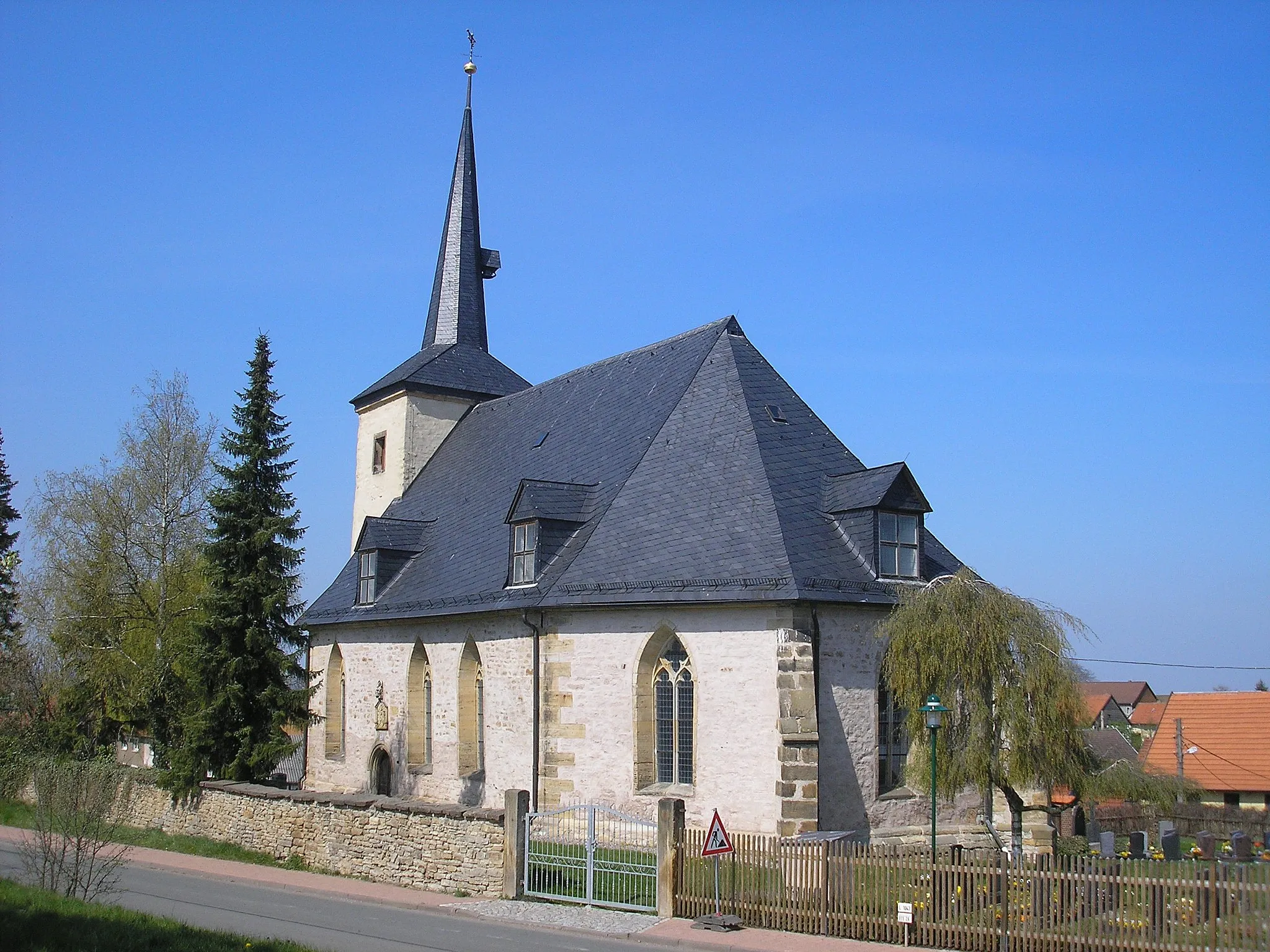 Photo showing: Die St.-Bonifatius-Kirche von Tröchtelborn (Thüringen).