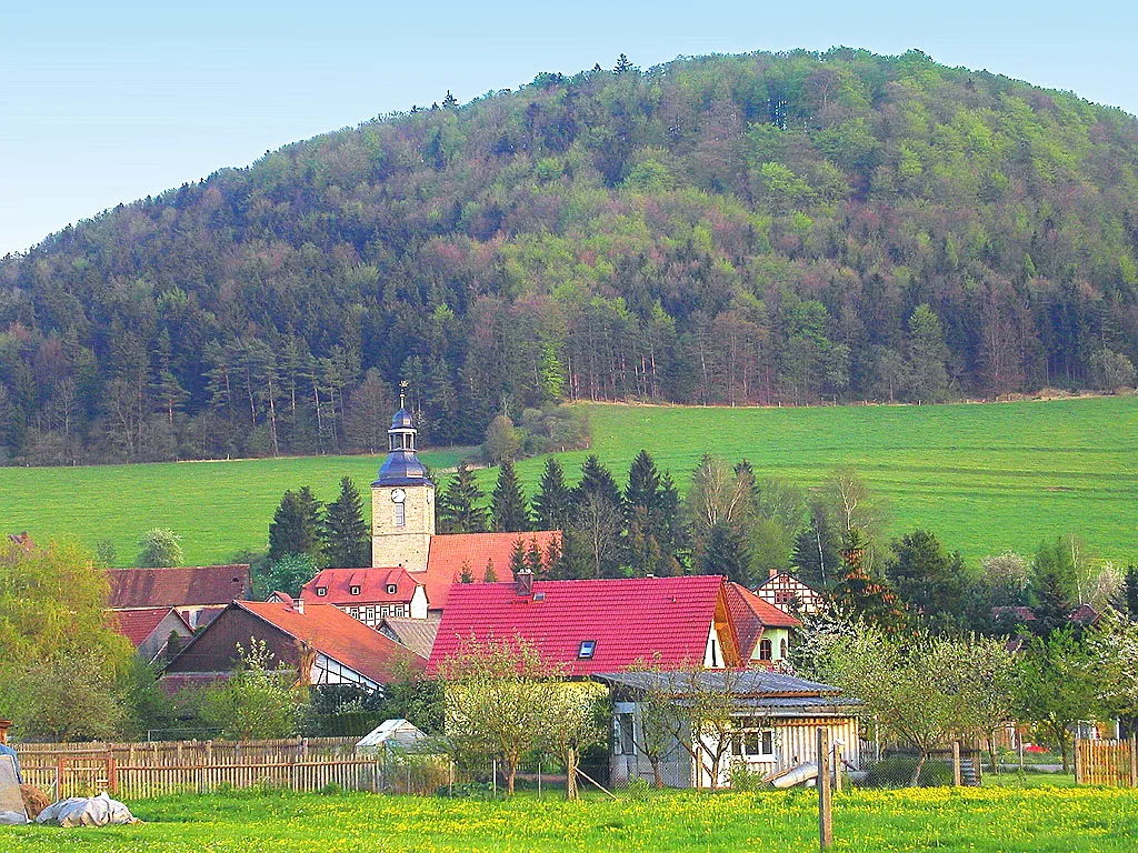 Photo showing: Ansicht der Gemeinde Belrieth in Thüringen, mit Dorfkirche