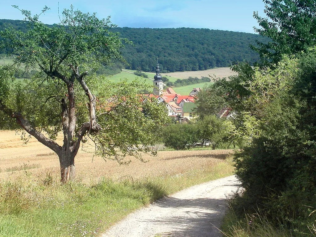 Photo showing: Neubrunn Dorfansicht mit Dorfkirche