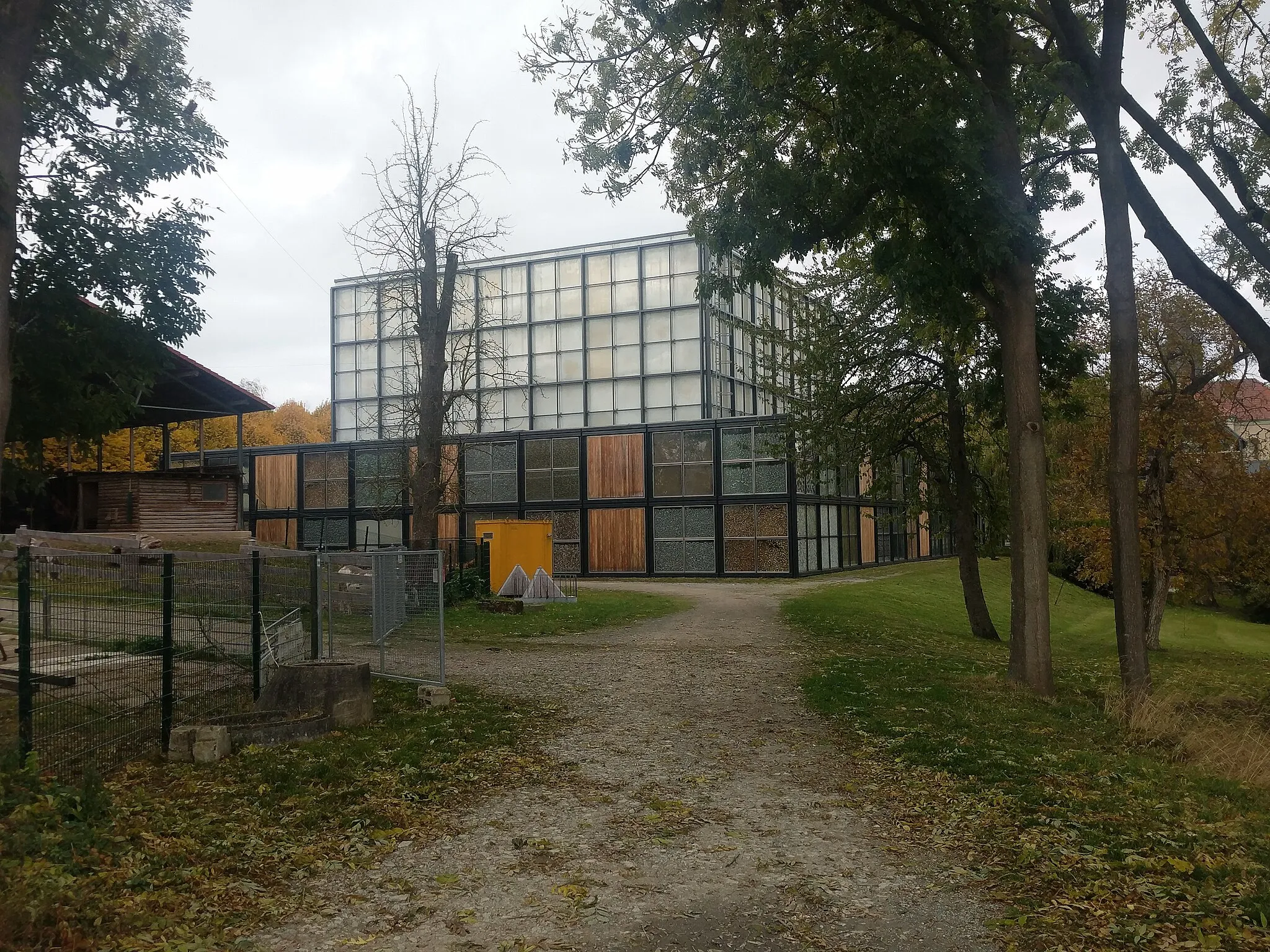 Photo showing: Rückansicht des Christus-Pavillon im Kloster Volkenroda