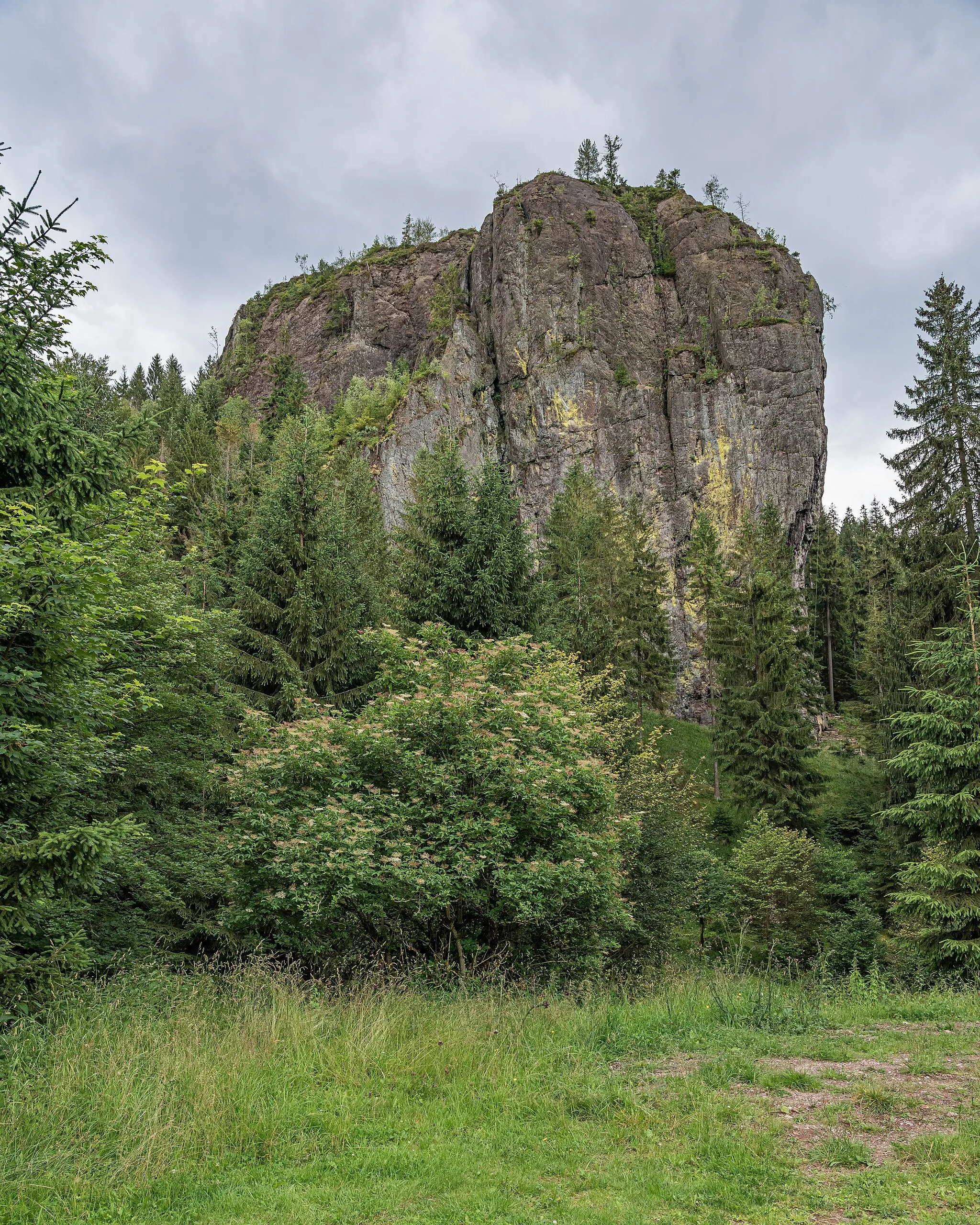 Photo showing: Falkenstein rock near Tambach-Dietharz, Thuringia, Germany