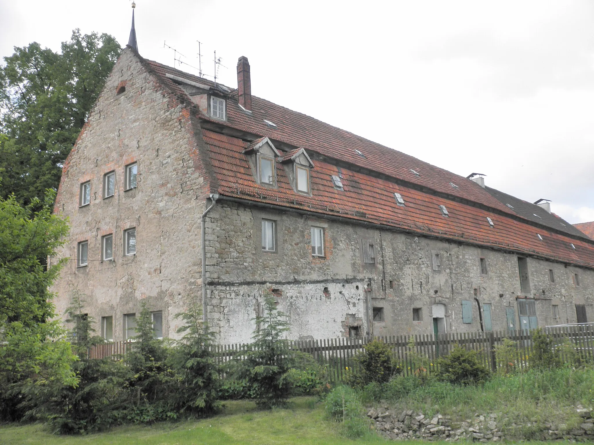 Photo showing: Gutsgebäude Ostramondra