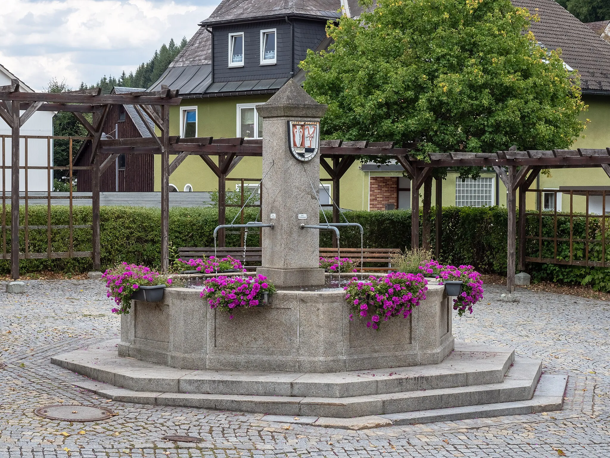 Photo showing: Tettau Fountain