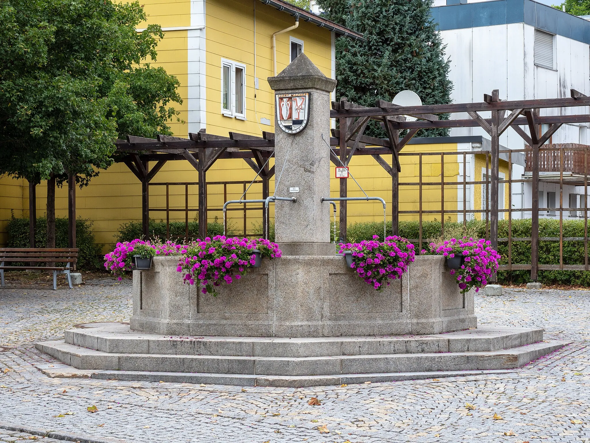 Photo showing: Tettau Fountain