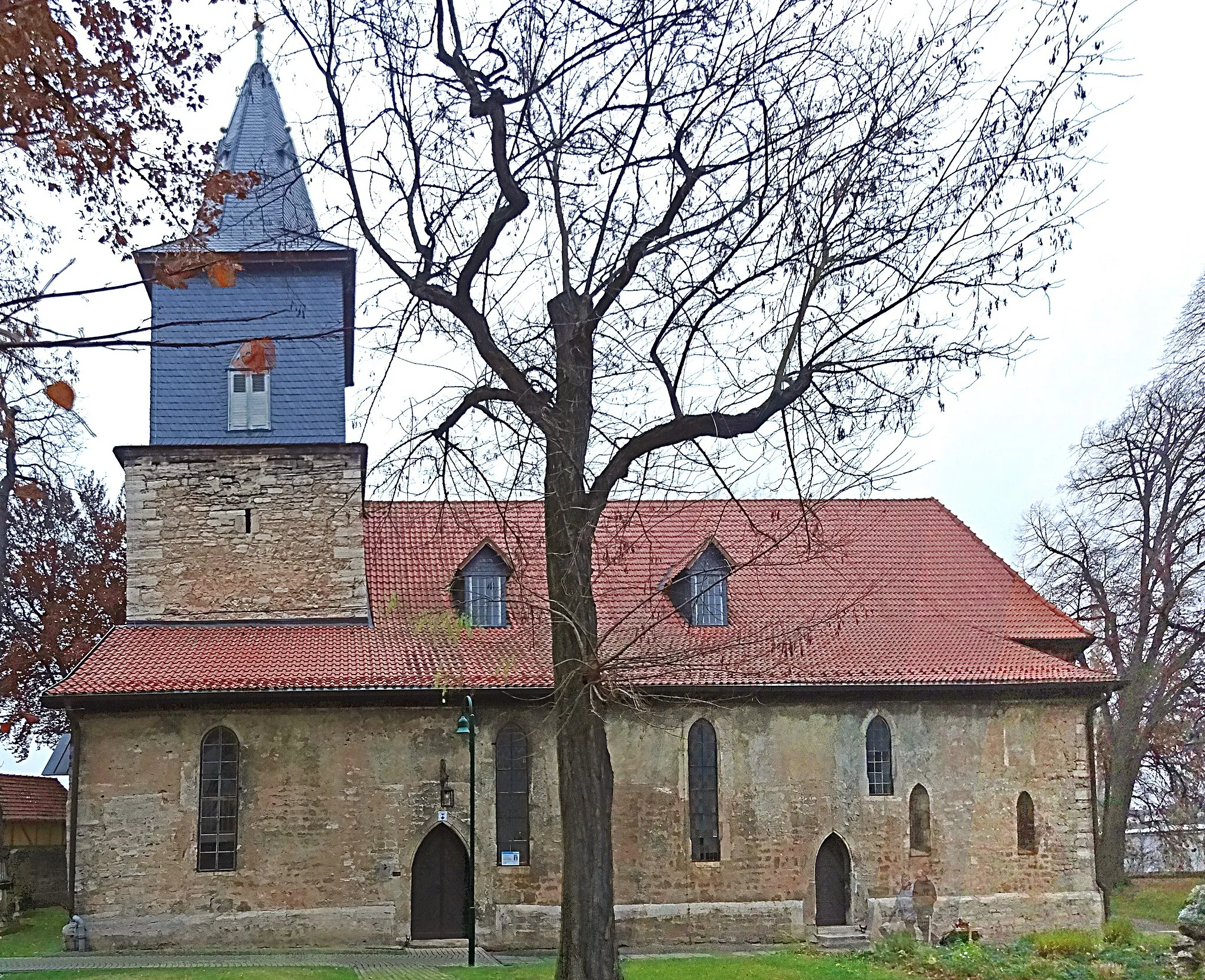 Photo showing: Kirche St. Gumberti (Clingen) von Südwesten