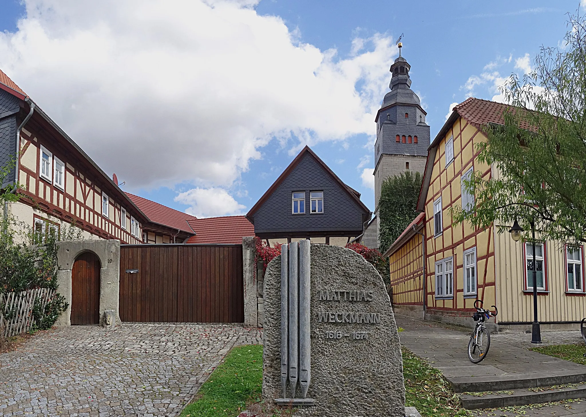 Photo showing: Denkmal für Matthias Weckmann (1616–1674, Hof-Organist und Komponist) in Niederdorla