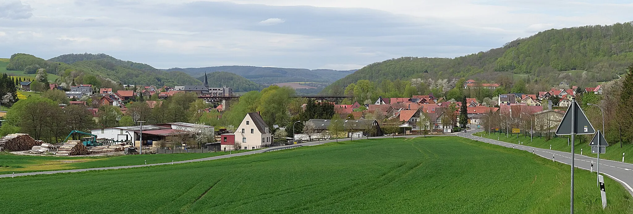 Photo showing: Lengenfeld unterm Stein und das Viadukt der Kanonenbahn von Südosten gesehen