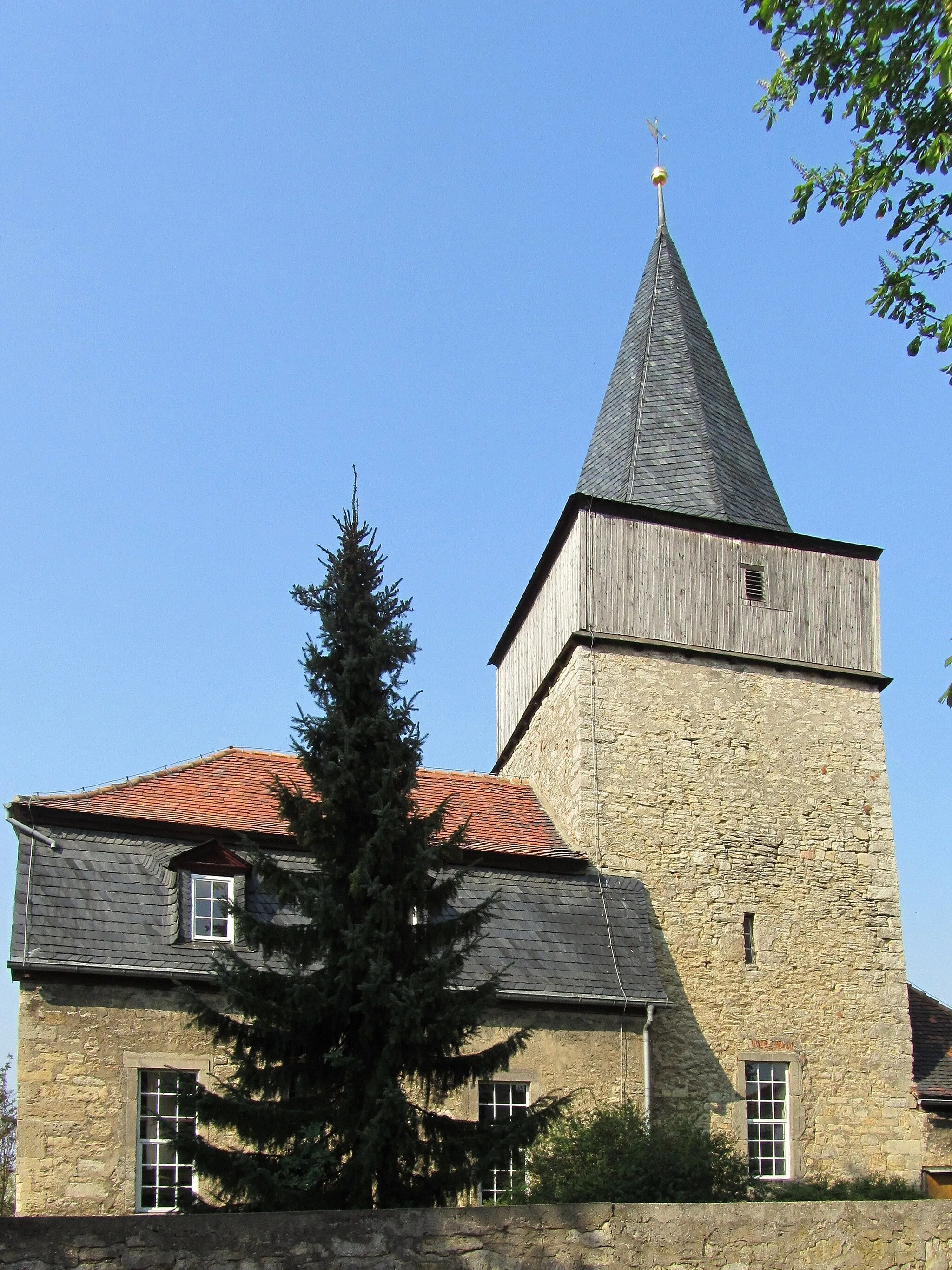 Photo showing: Die Kirche von Kleinschwabhausen (Thüringen).