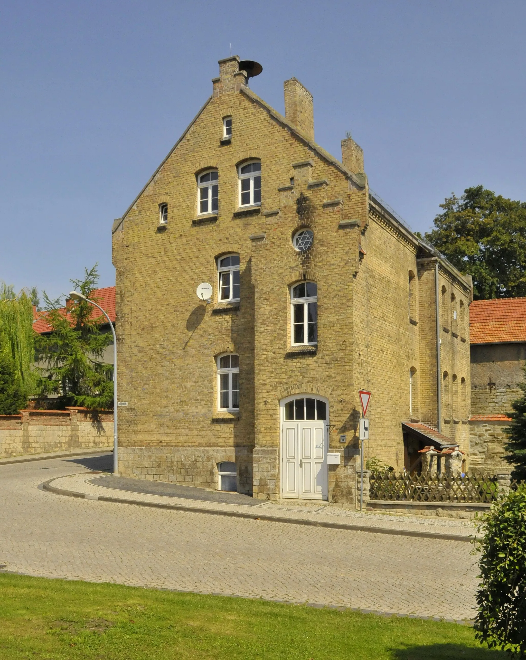 Photo showing: Gebäude in Haussömmern