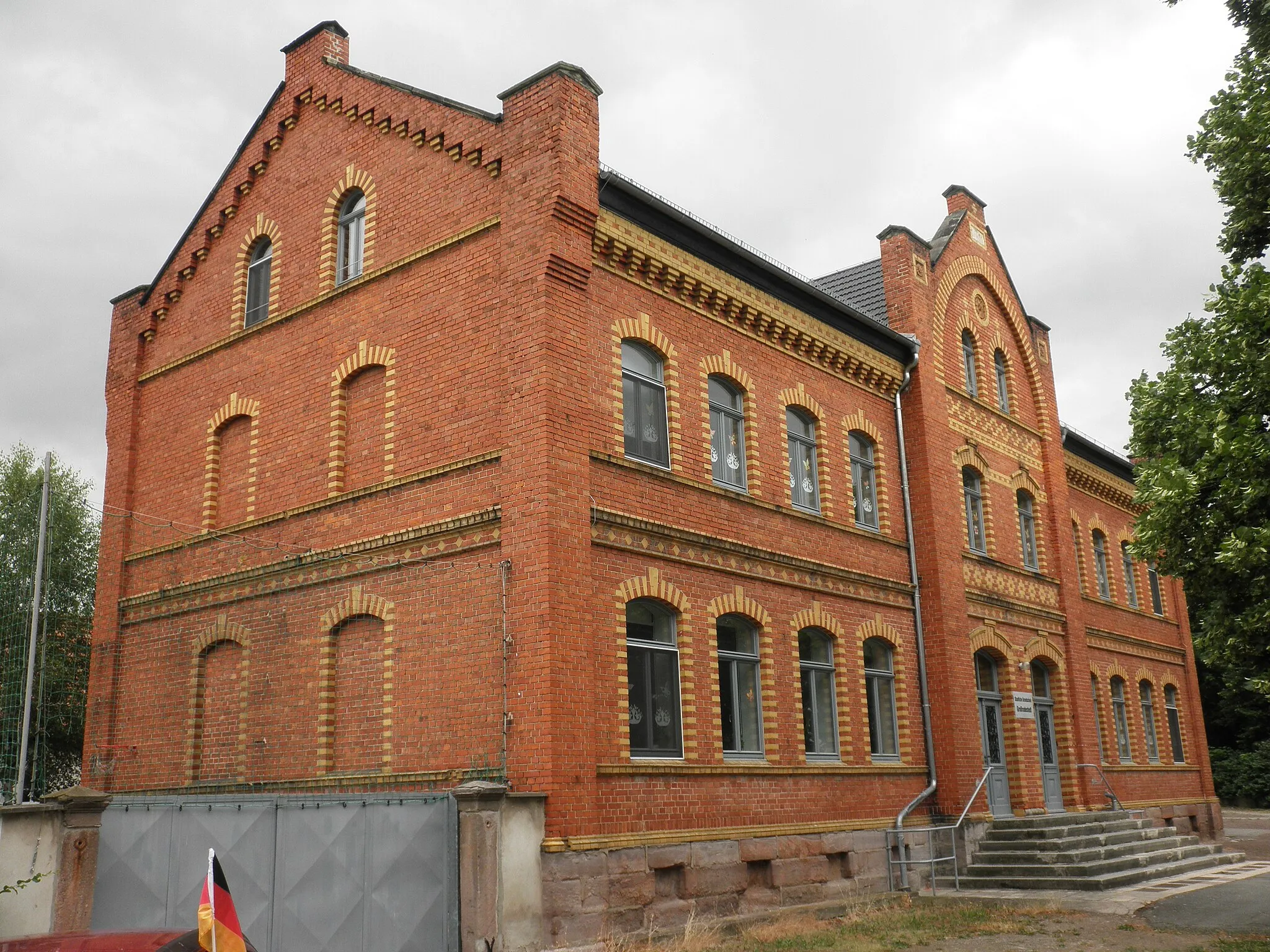 Photo showing: Großrudestedt, School Building