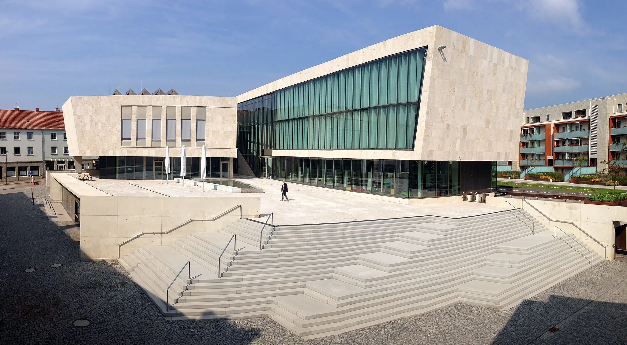 Photo showing: Die Stadtbibliothek "Rudolf Hagelstange am Nikolaiplatz 1 in Nordhausen