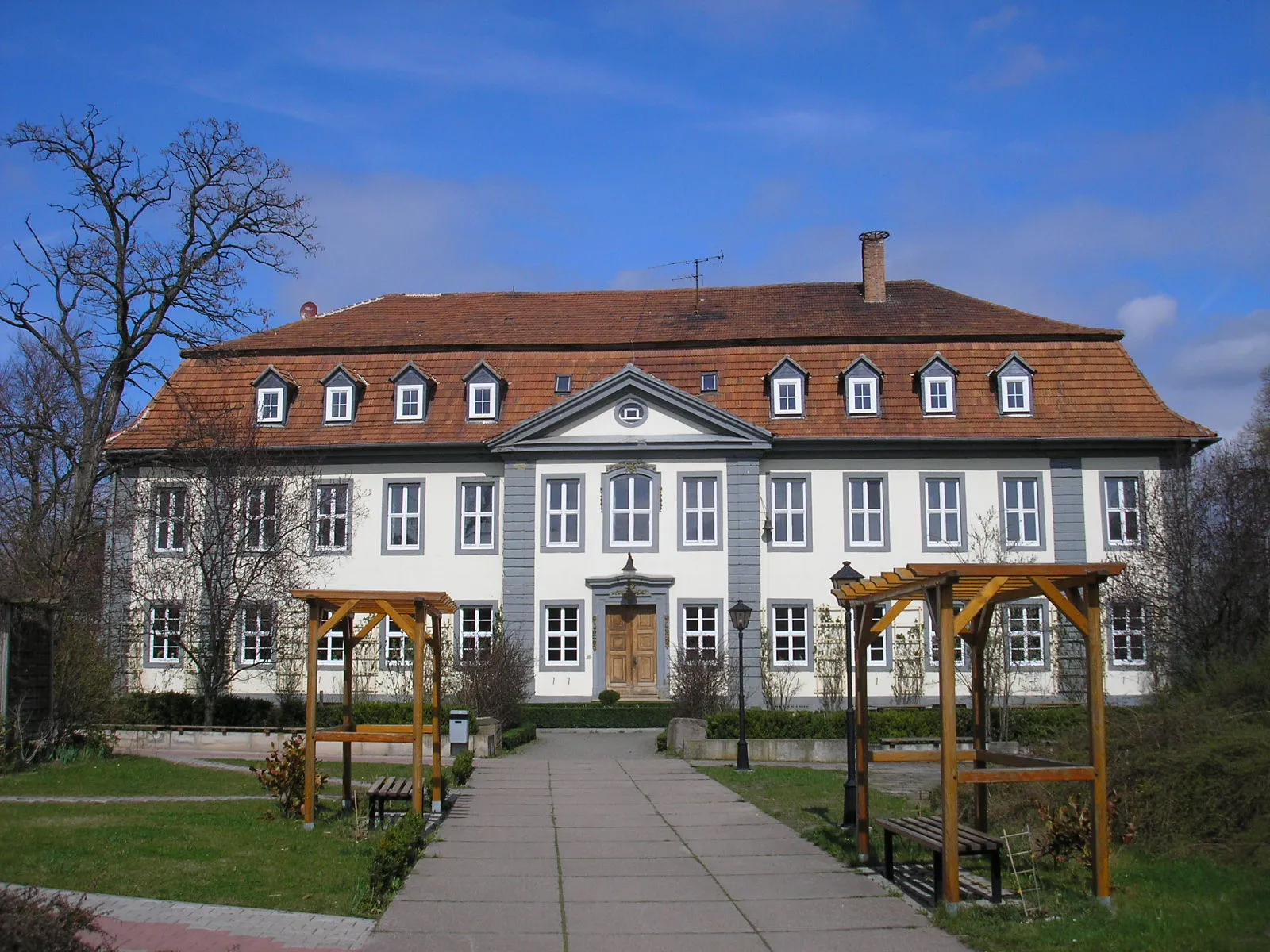 Photo showing: Das hintere Gebäude der Schlossanlage in Gebesee (Thüringen).