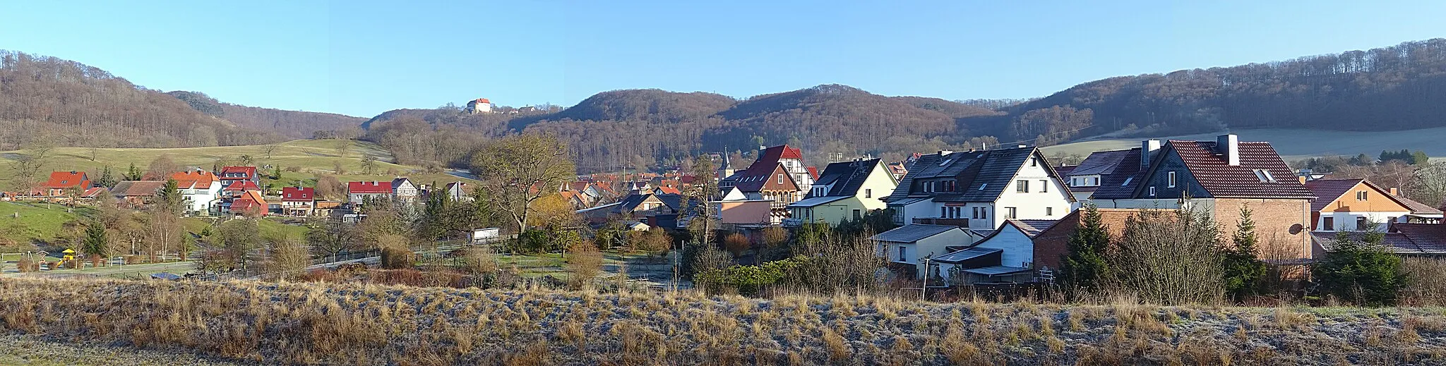 Photo showing: Blick vom Unstrut-Hahle-Radweg über Wintzingerode zur Burg Bodenstein