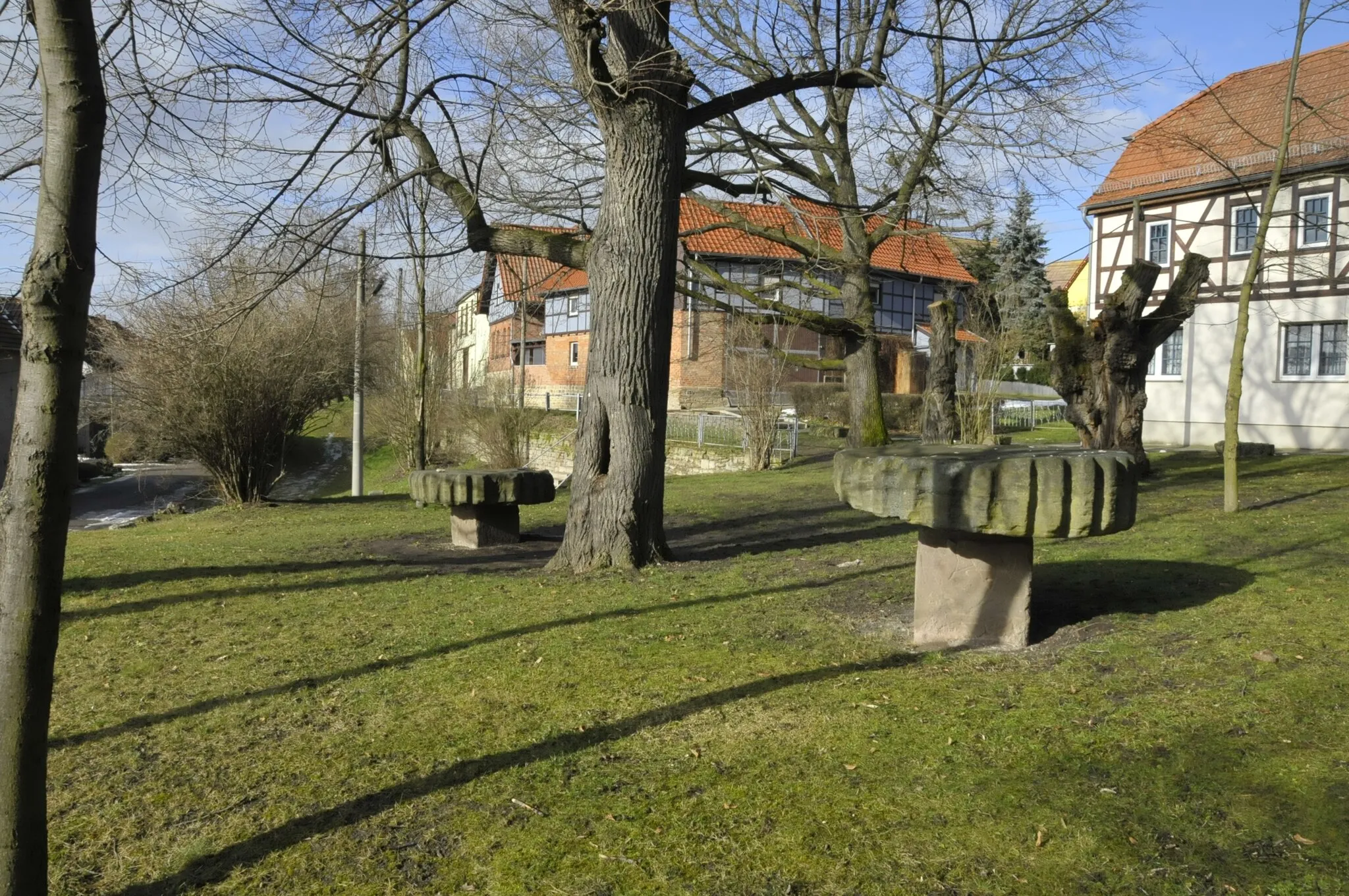 Photo showing: Herrnschwende, Waidmühlsteine