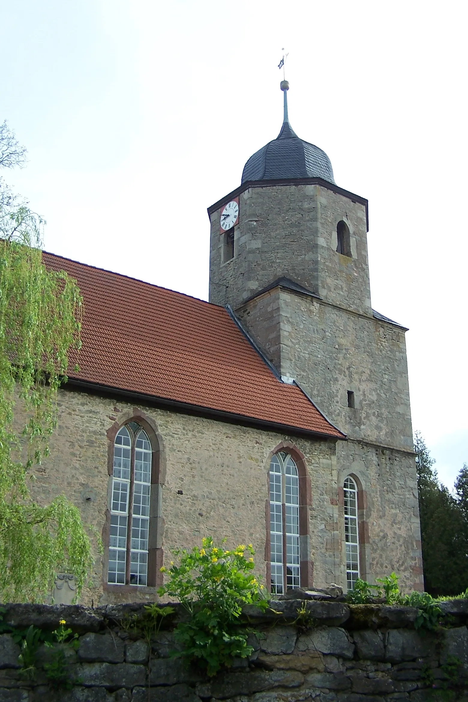 Photo showing: Teilansicht der Kirche von Süden.