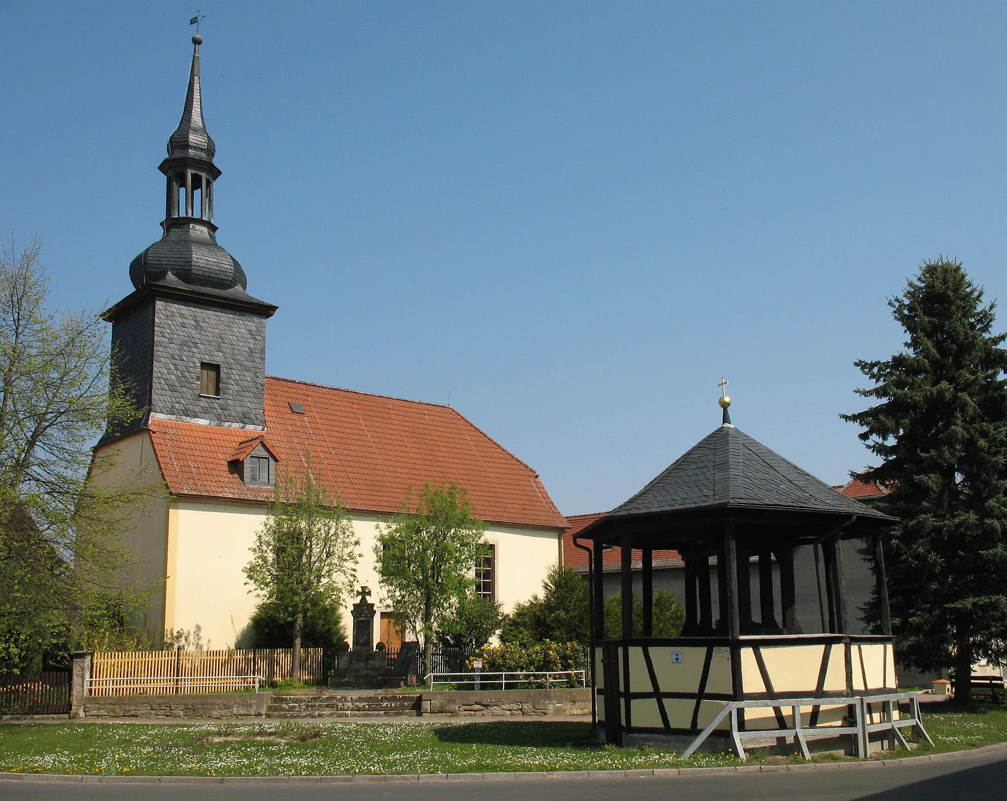 Photo showing: Church and bell tower in Finneland-Kahlwinkel in Saxony-Anhalt, Germany