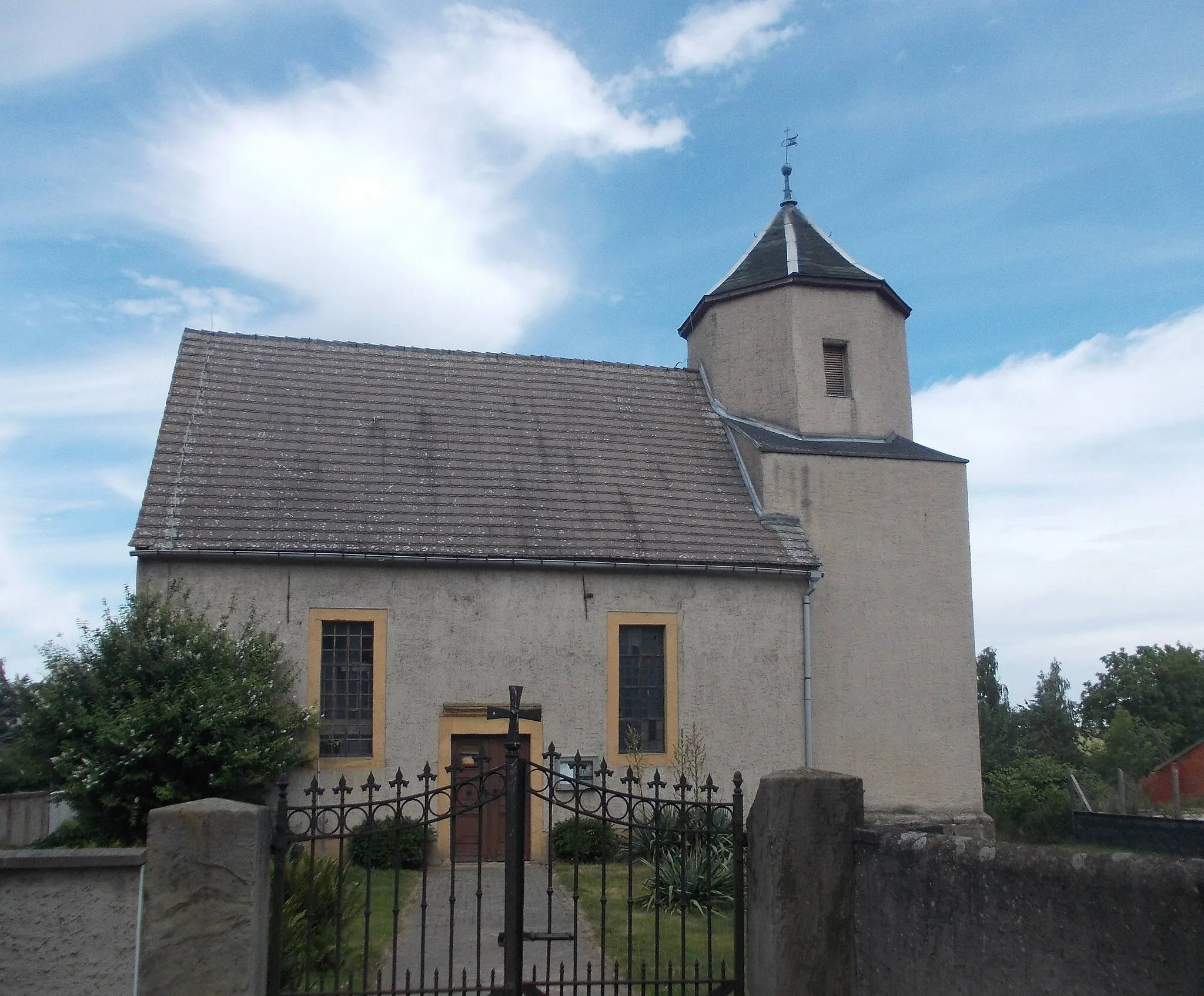 Photo showing: St. Stephen's Church in Bernsdorf (Finneland, district: Burgenlandkreis, Saxony-Anhalt)