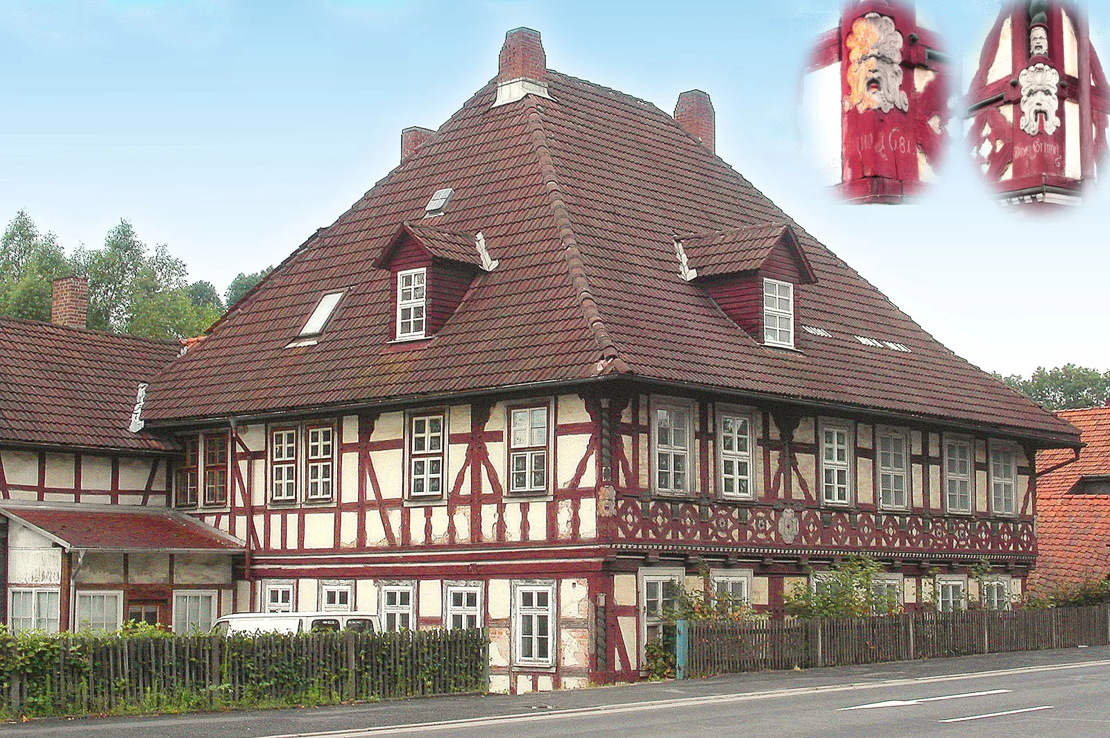 Photo showing: Schleusingen, ehemalige "Teutsche Schule", hennebergisch-fränkisches Fachwerkhaus, erbaut 1681, später an heutigen Standort umgesetzt
