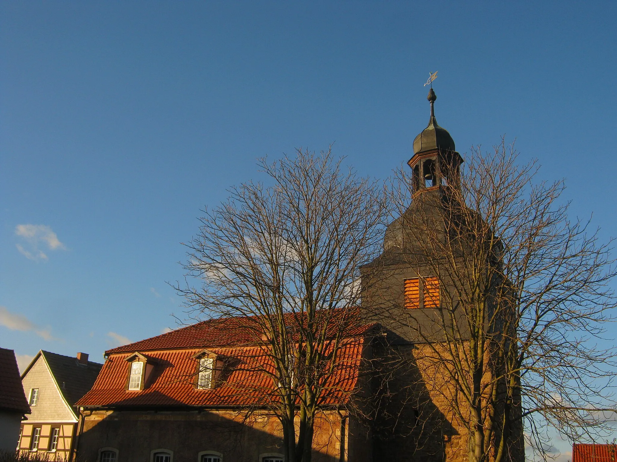 Photo showing: Blick von Norden auf die Kirche Sankt Trinitatis zu Hamma.