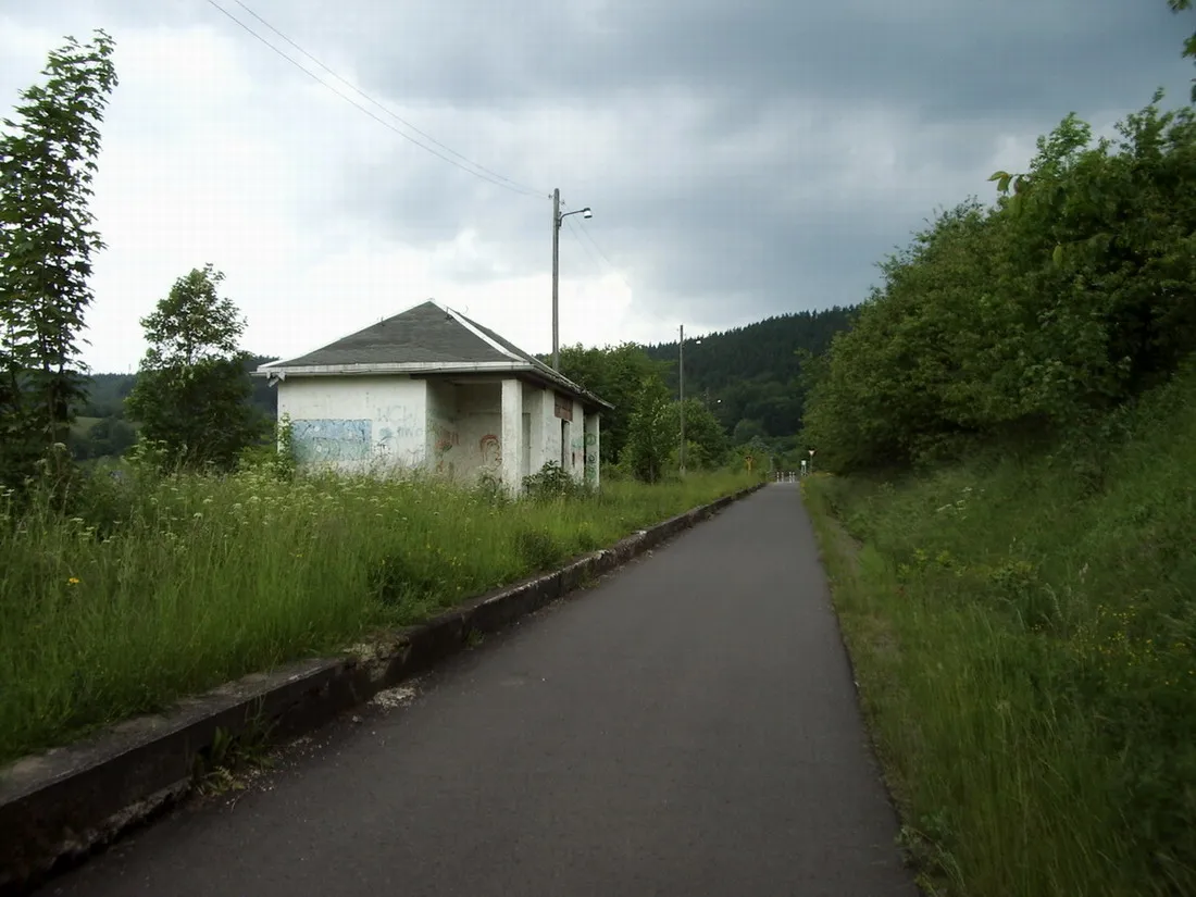 Photo showing: Haltepunkt Hohleborn am Mommelstein-Radweg, aufgenommen von Dr. Karl Schlemmer im Juni 2005.