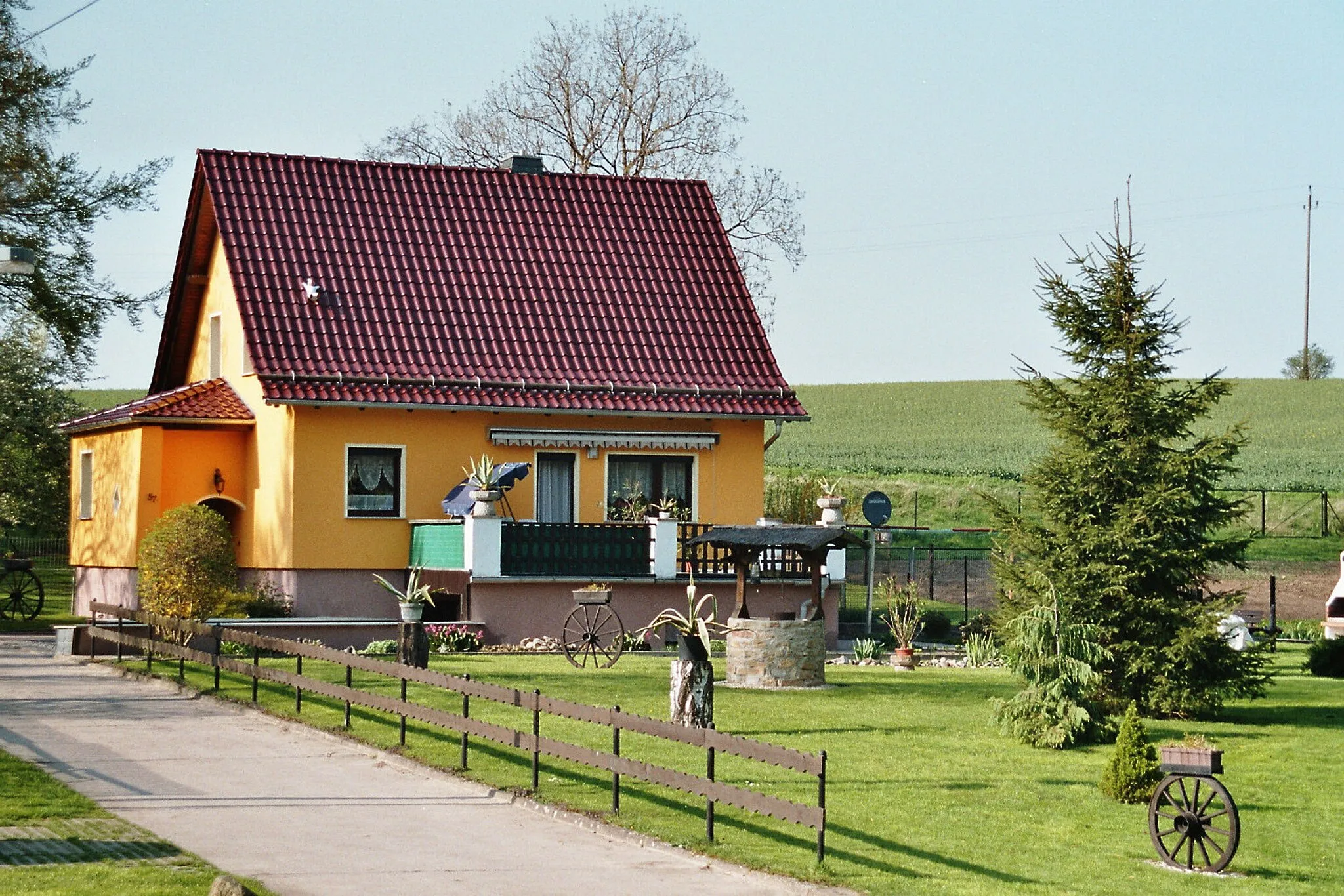 Photo showing: Krautheim (Thuringia), house in the green