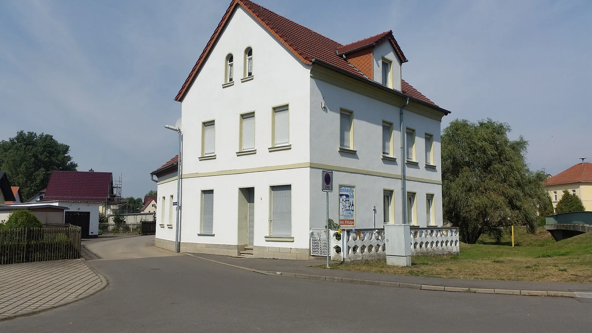 Photo showing: Shop at the village square Benndorf