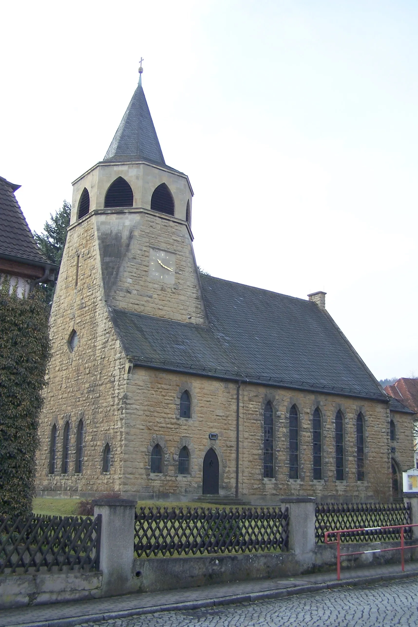 Photo showing: Die Kirche im Zentrum von Merkers.