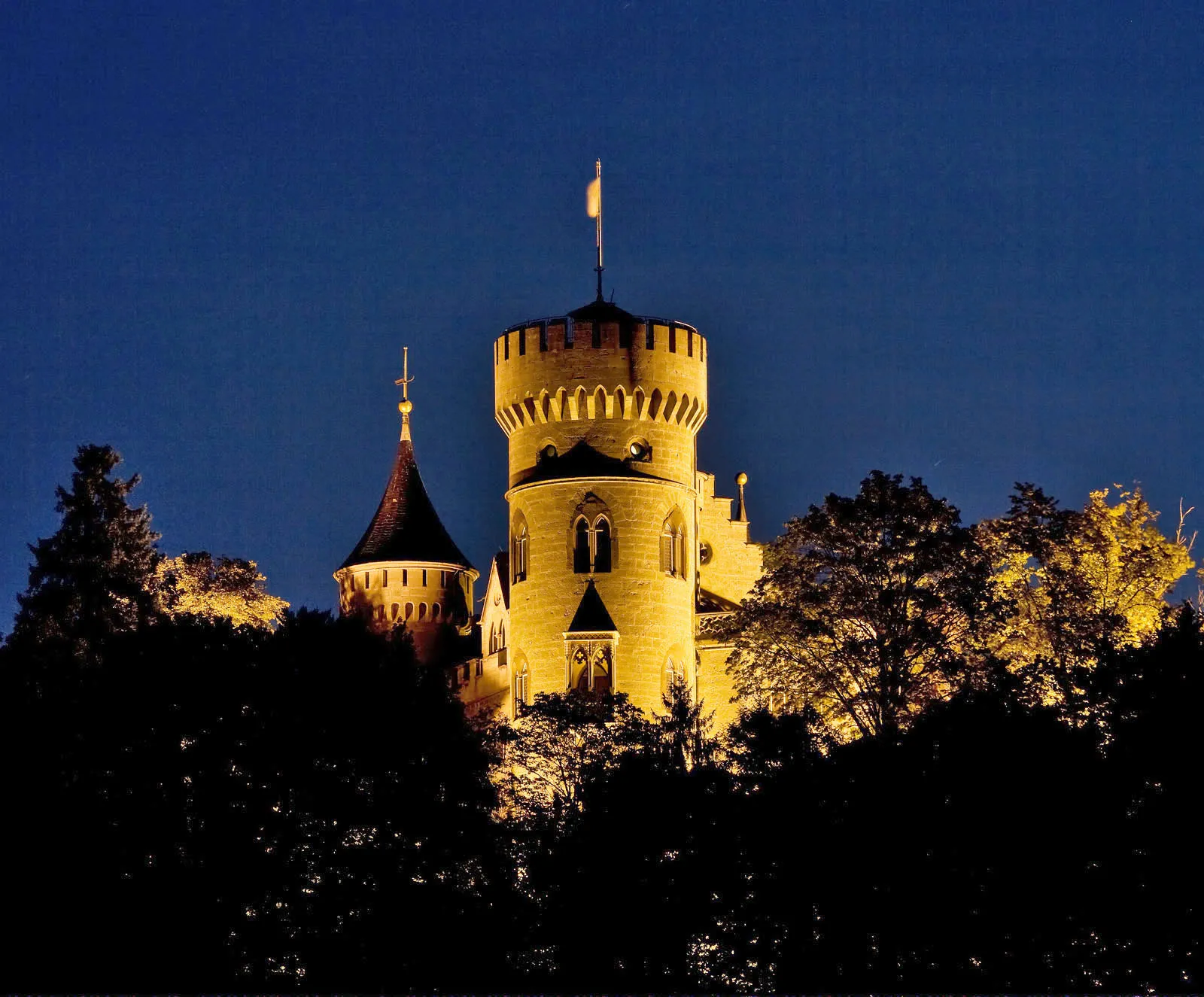 Photo showing: Schloss Landsberg (Thuringia) near Meiningen at night