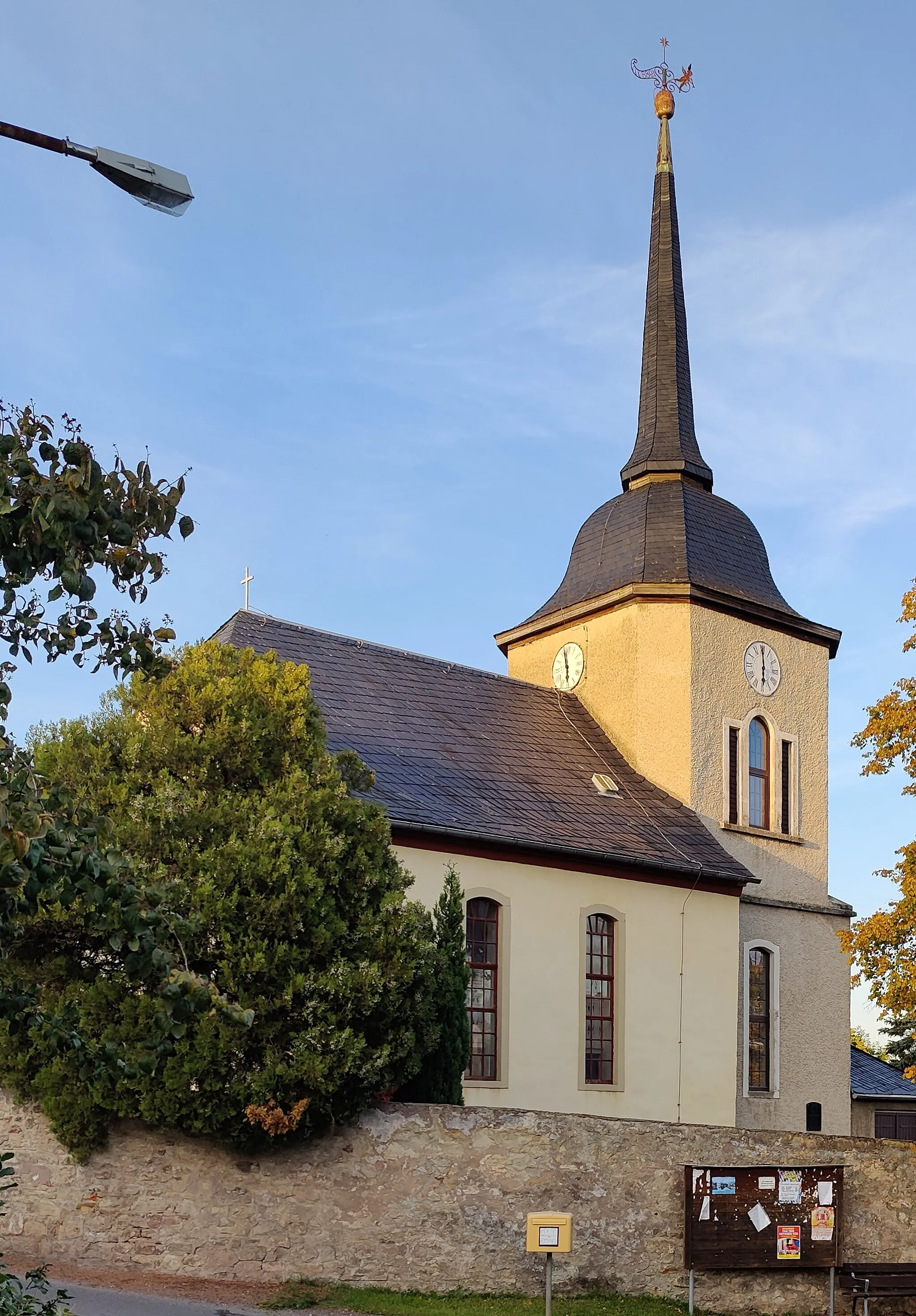 Photo showing: Evangelisch-lutherische Dorfkirche Pörsdorf, Gemeinde Kraftsdorf, Landkreis Greiz, Thüringen, Deutschland