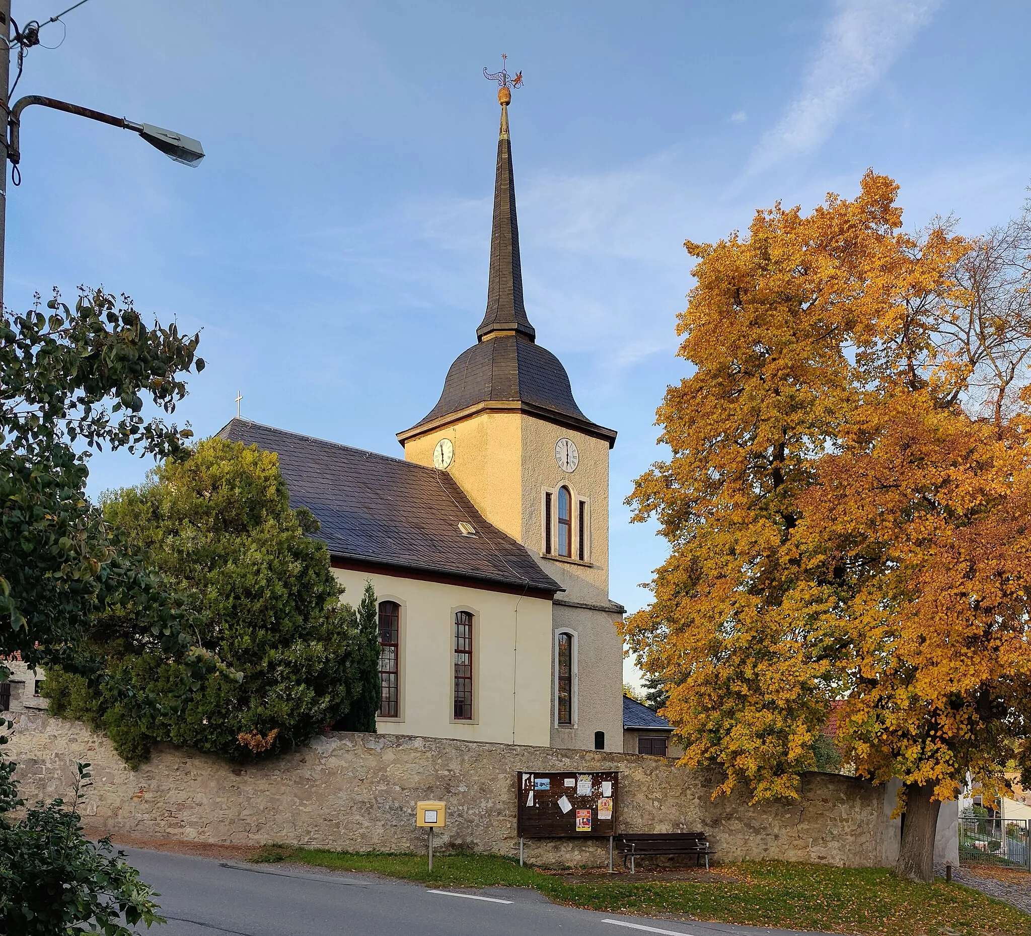 Photo showing: Evangelisch-lutherische Dorfkirche Pörsdorf, Gemeinde Kraftsdorf, Landkreis Greiz, Thüringen, Deutschland