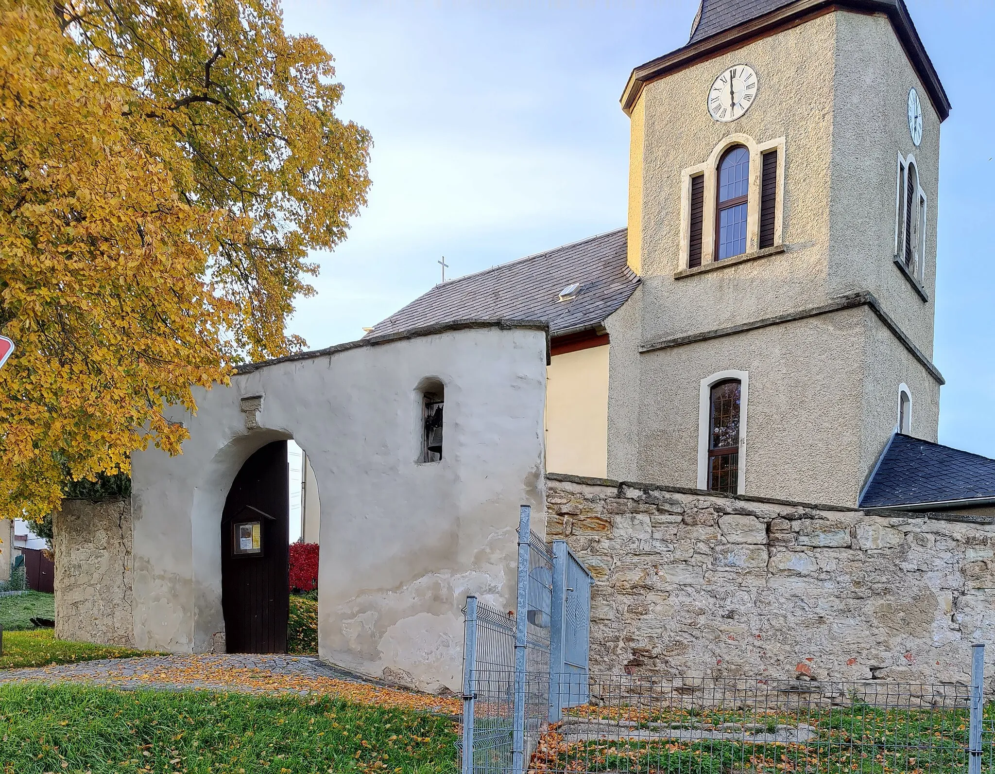 Photo showing: Evangelisch-lutherische Dorfkirche Pörsdorf, Gemeinde Kraftsdorf, Landkreis Greiz, Thüringen, Deutschland