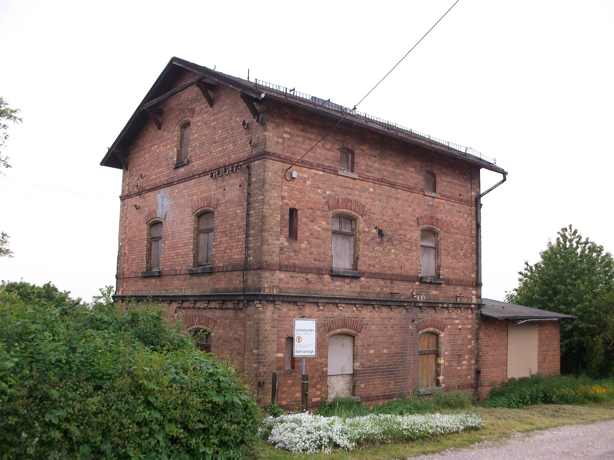 Photo showing: Bahnhof Beerwalde (Kr Schmölln), Empfangsgebäude (2019)