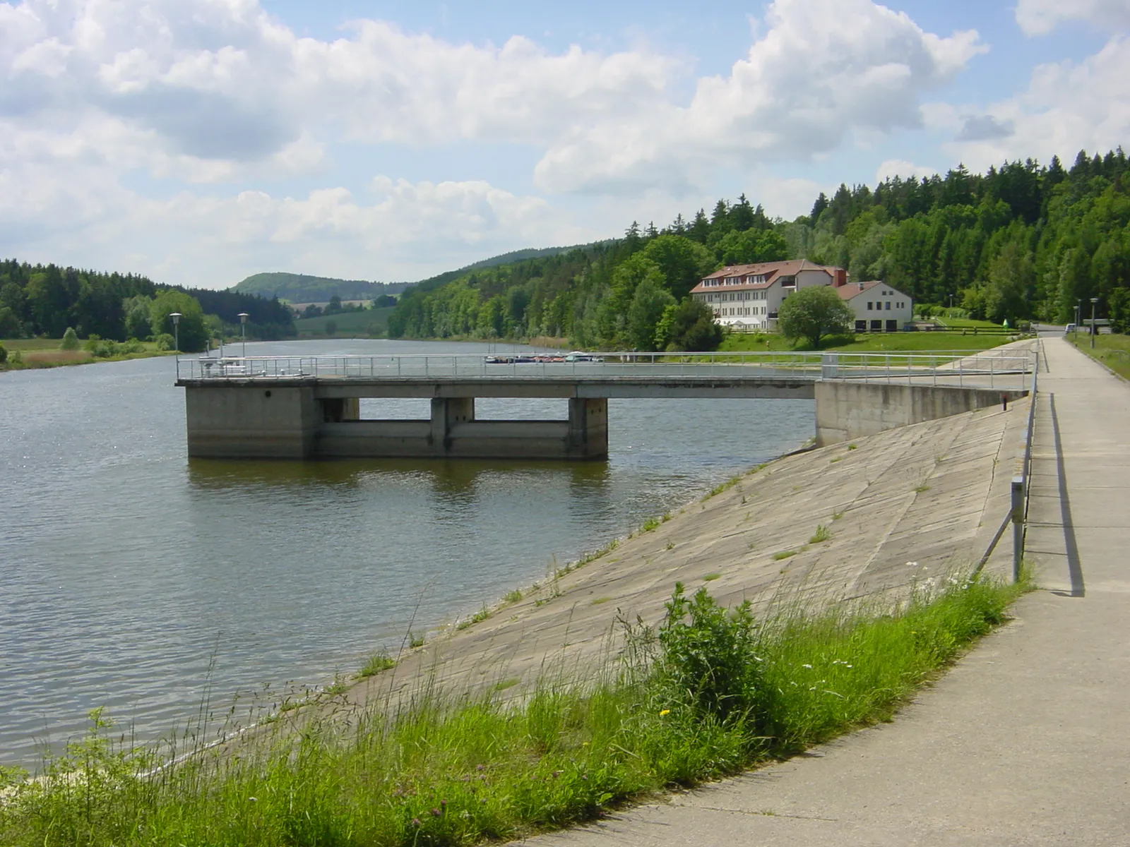 Photo showing: Heyda dam and reservoir, Thuringia, Germany