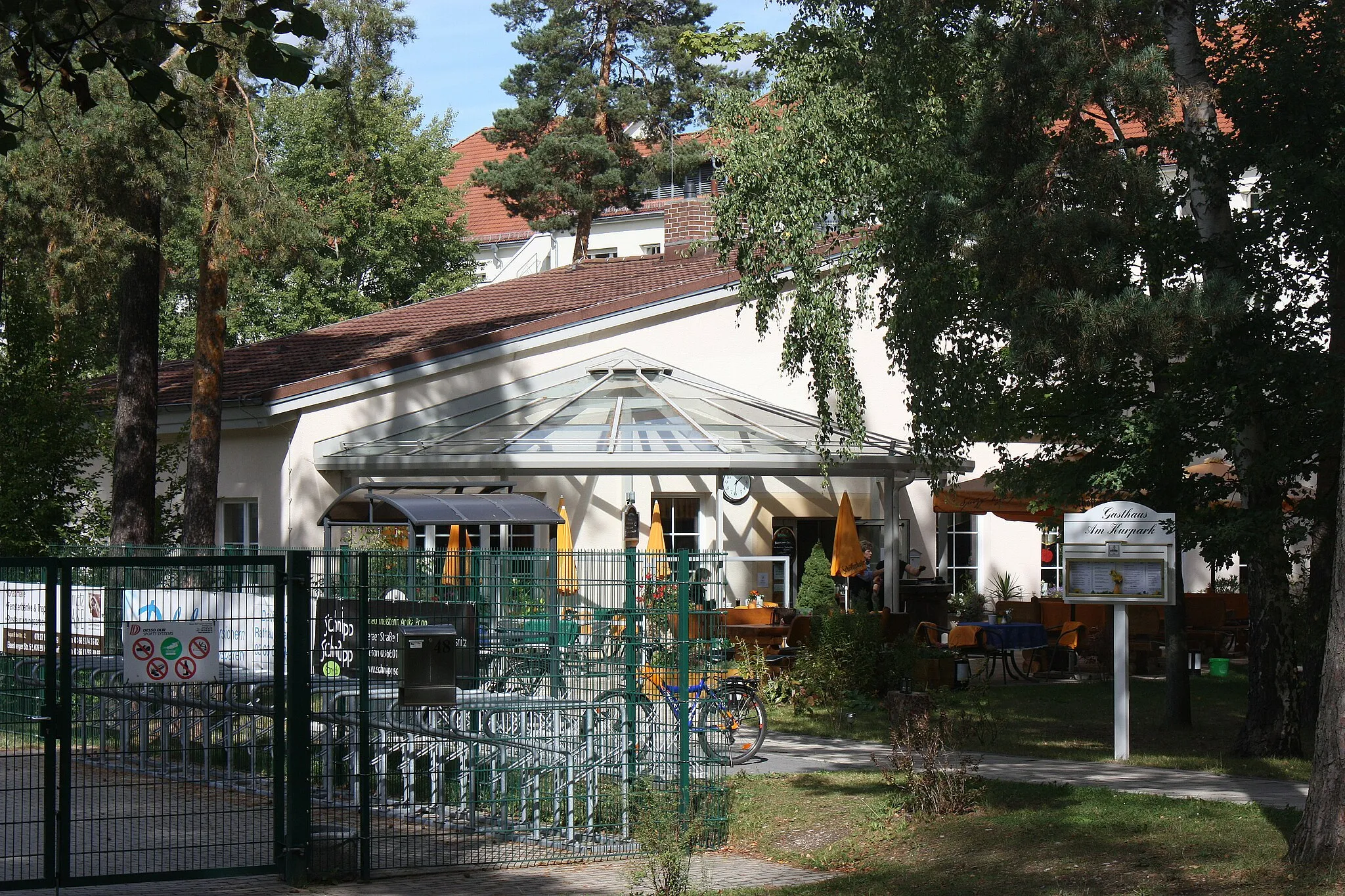 Photo showing: Bad Klosterlausnitz, the restaurant "Am Kurpark"