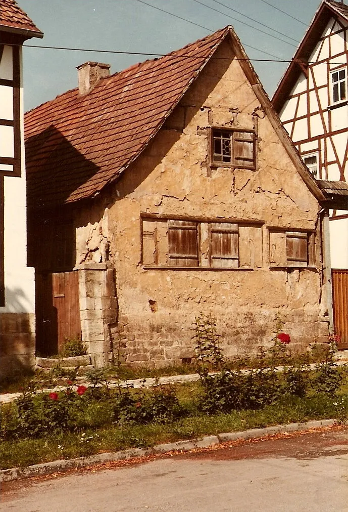 Photo showing: Das um 1750 erbaute Wohnhaus in Tiefengruben Älteste vor der Renovierung.