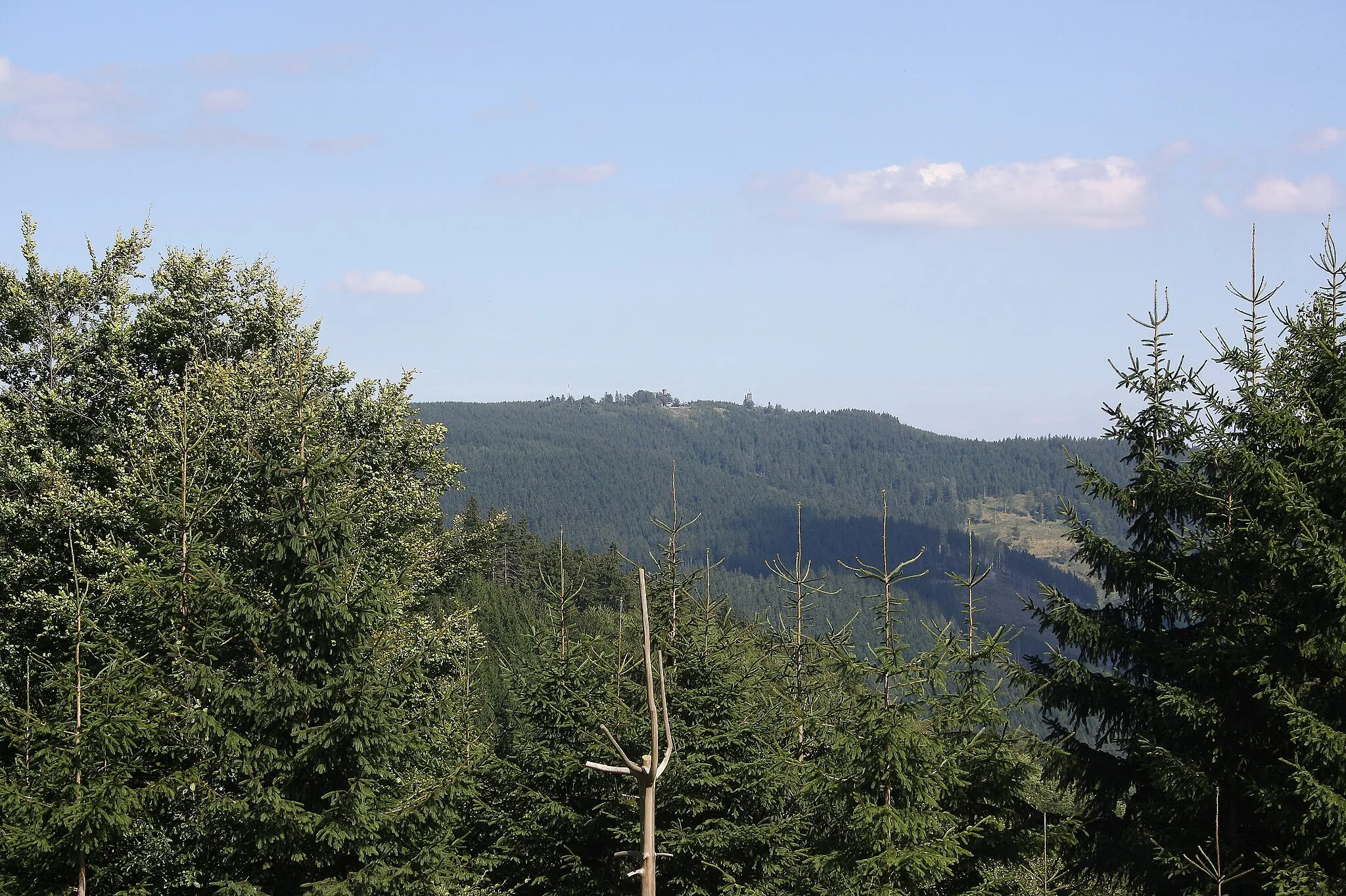 Photo showing: Germany, Thuringia, Ilmenau - View from "Salzmannweg" near "Zwei Wiesen" to the "Kickelhahn"