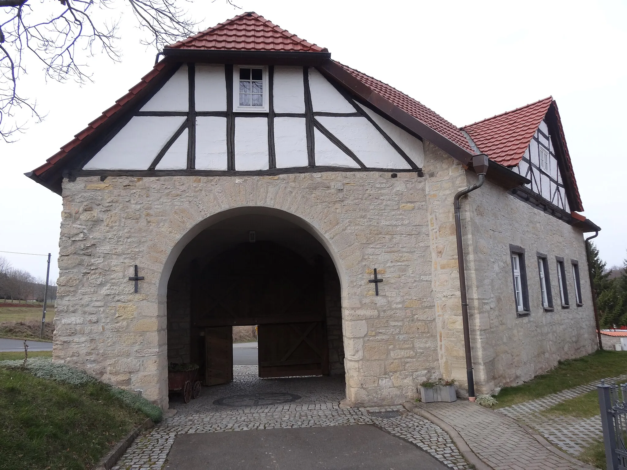 Photo showing: Eingangstor in Reifenstein, Thüringen