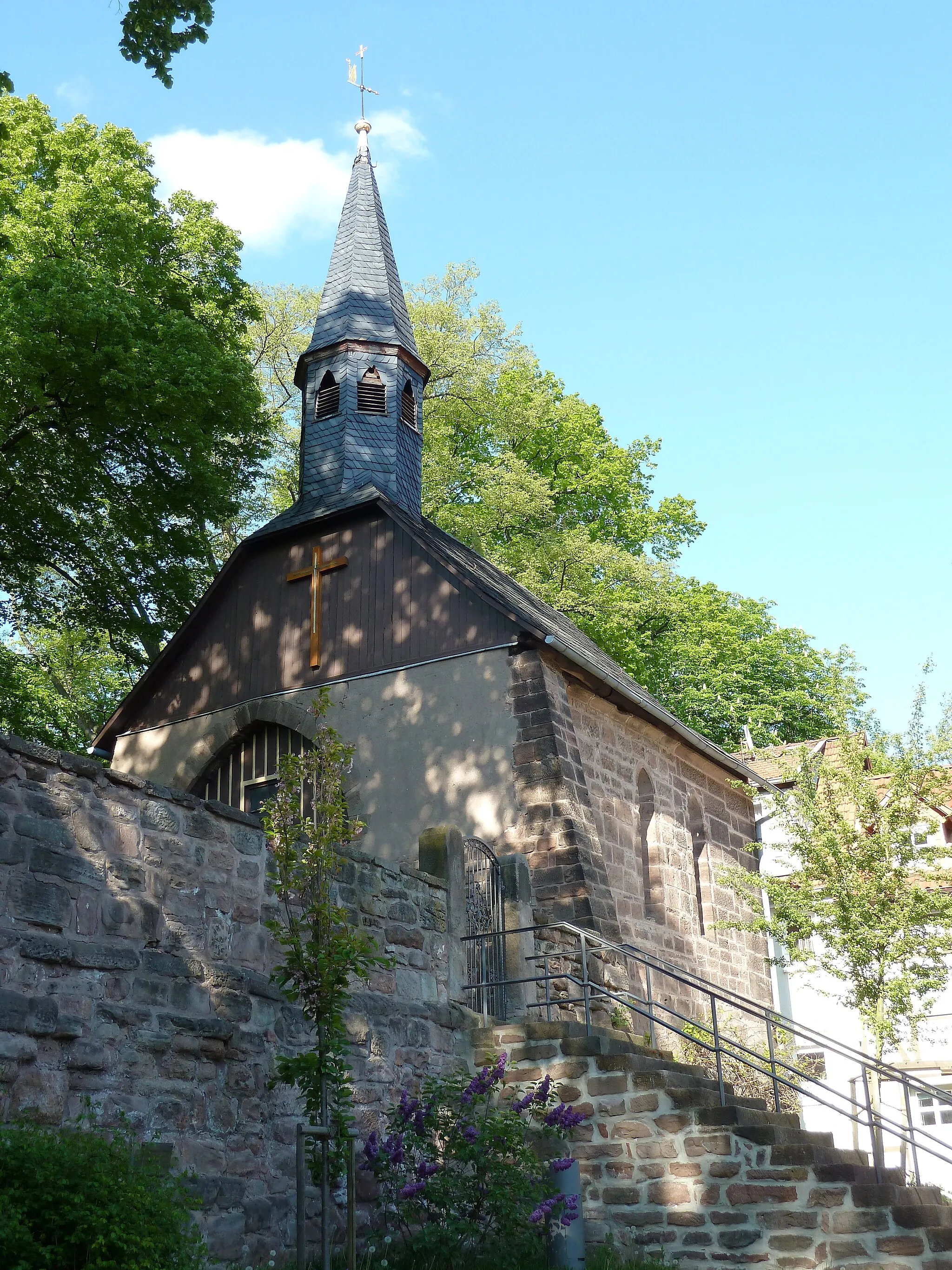 Photo showing: Chorraum der ehemaligen katholischen Kirche St. Nikolaus in Heilbad Heiligenstadt, Thüringen. Die vermutliche Taufkirche Tilman Riemenschneiders wurde in der zweiten Hälfte des 14. Jahrhunderts erbaut und im Dreißigjährigen Krieg zerstört. Der verbliebene Altarraum wurde 1883 gesichert