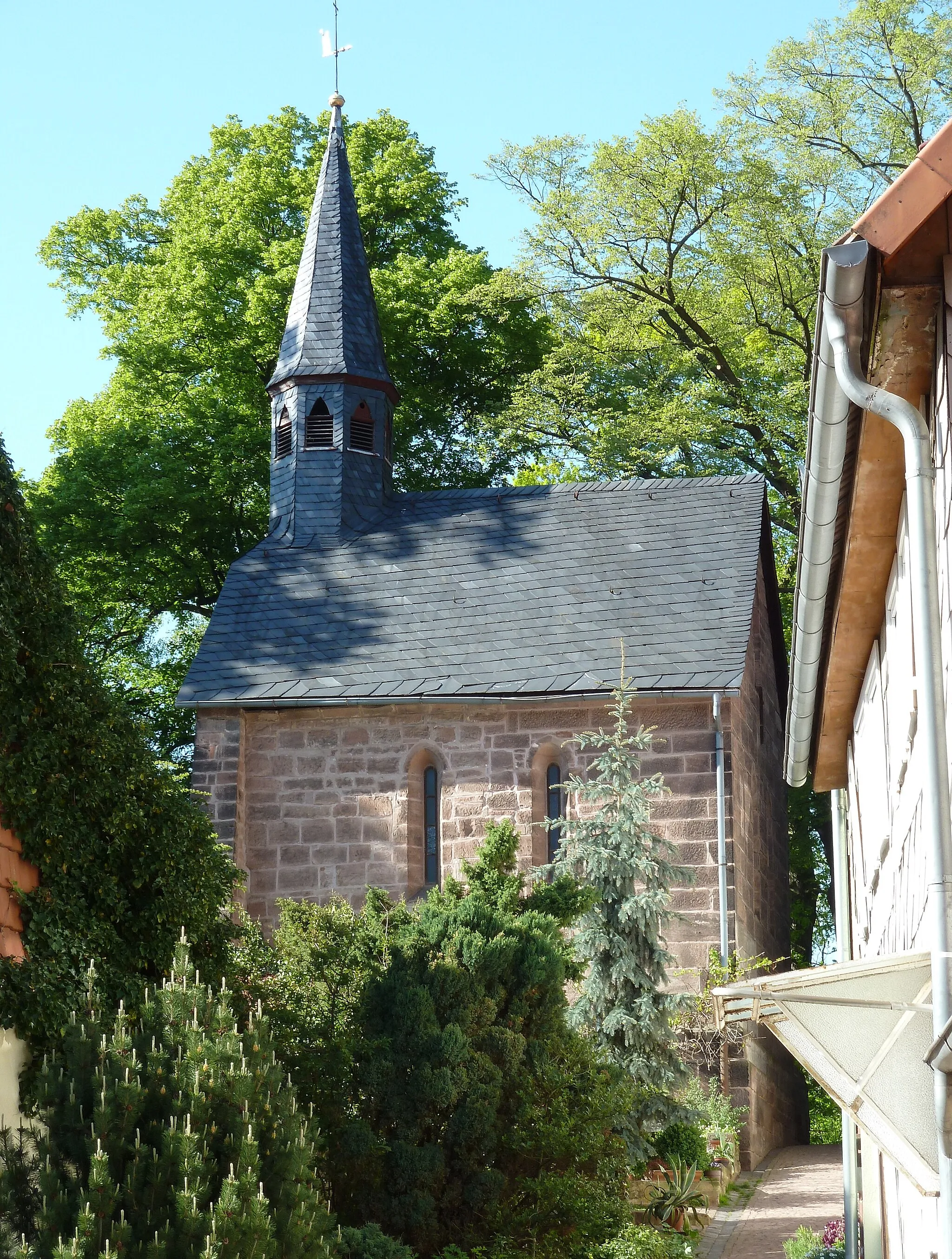 Photo showing: Chorraum der ehemaligen katholischen Kirche St. Nikolaus in Heilbad Heiligenstadt, Thüringen. Die vermutliche Taufkirche Tilman Riemenschneiders wurde in der zweiten Hälfte des 14. Jahrhunderts erbaut und im Dreißigjährigen Krieg zerstört. Der verbliebene Altarraum wurde 1883 gesichert