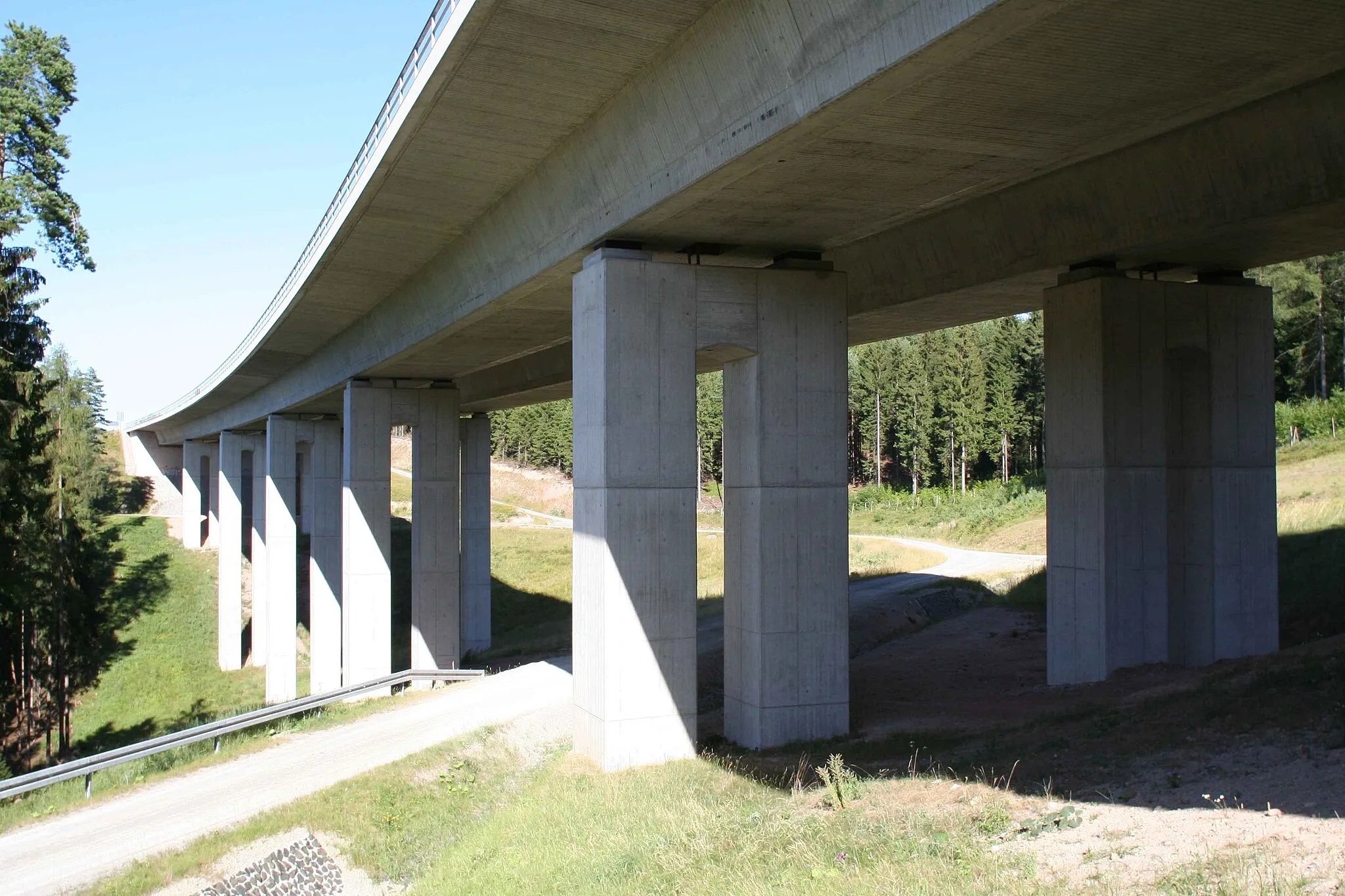Photo showing: Talbrücke Streitschlag, Bundesautobahn 71 bei Ebertshausen, Südthüringen