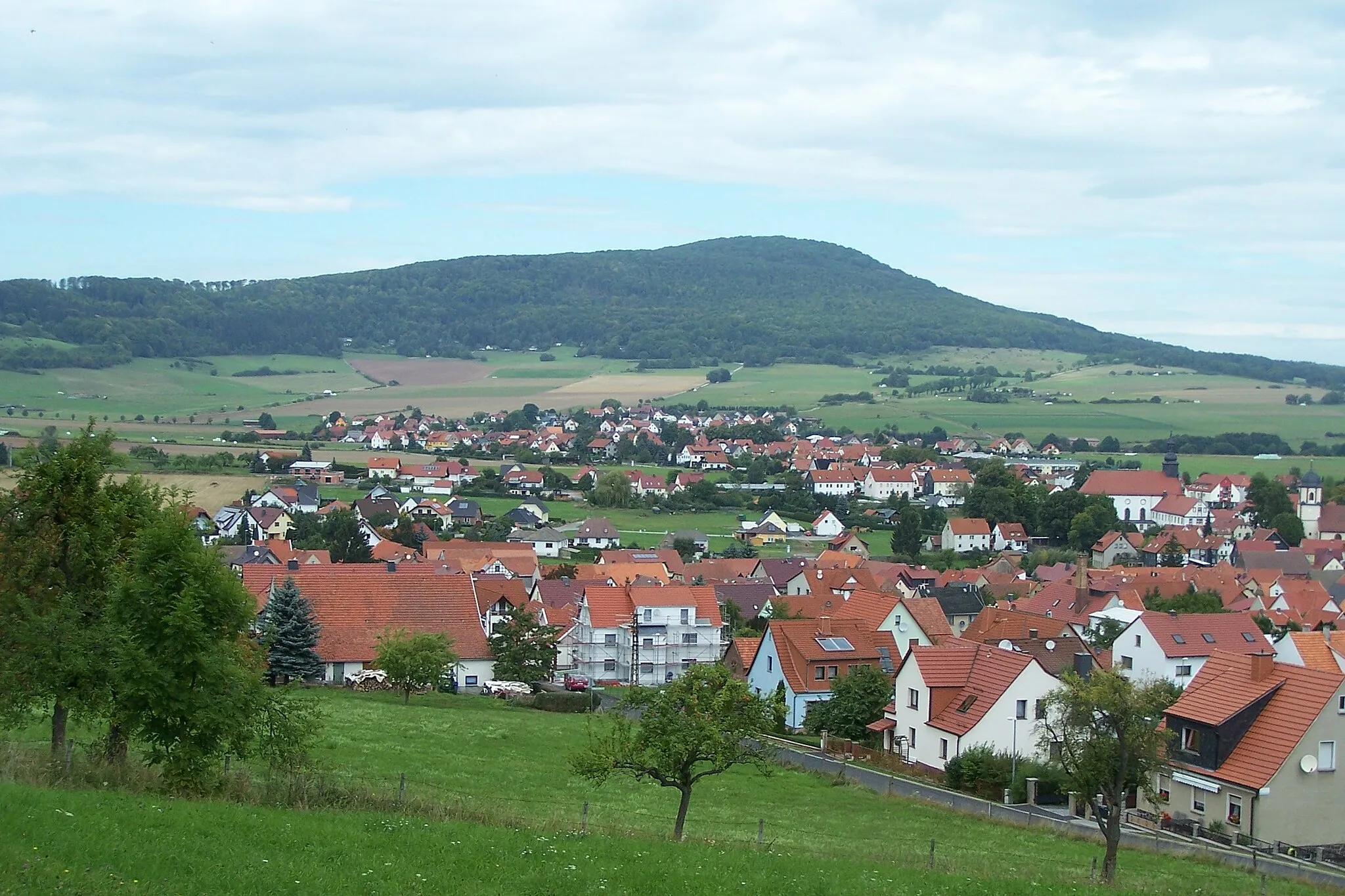 Photo showing: Blick über Dermbach nach Norden zum Bayer.