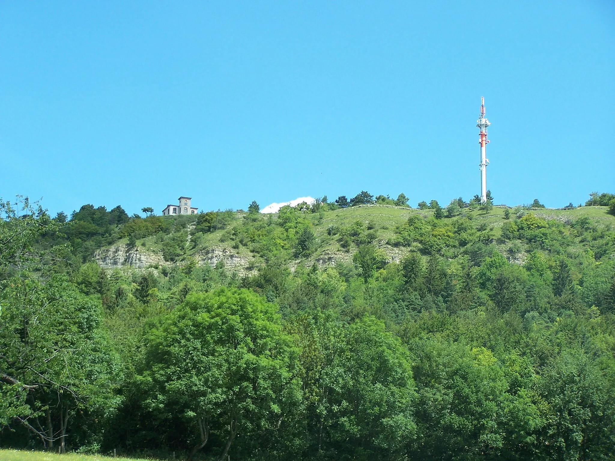 Photo showing: Blick vom Kälberfelder Rain zum Gipfel des Großen Hörselberges.