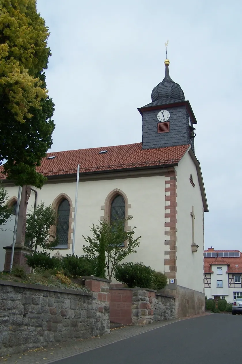 Photo showing: Die St.-Georg-Kirche von Geisa, OT Ketten befindet sich in der Ortsmitte.